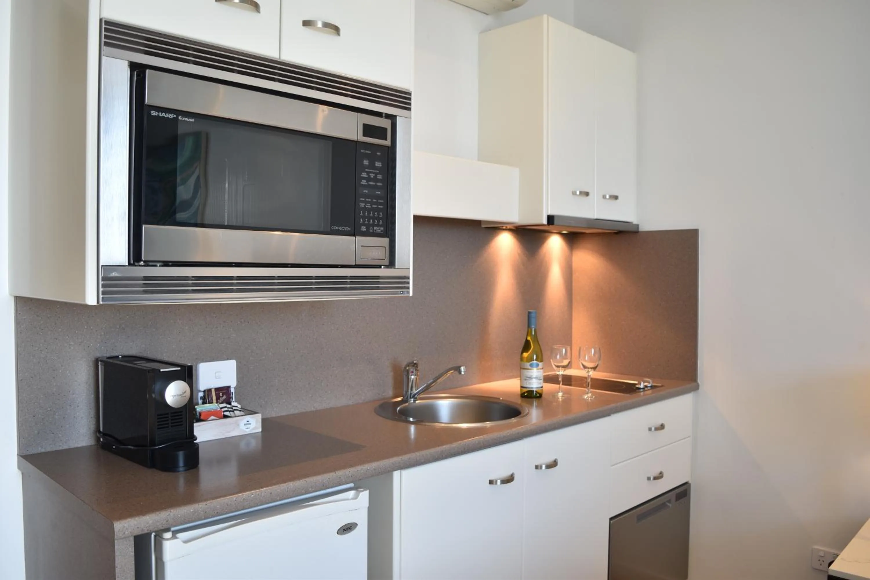Kitchen or kitchenette in Mantra Quayside Port Macquarie