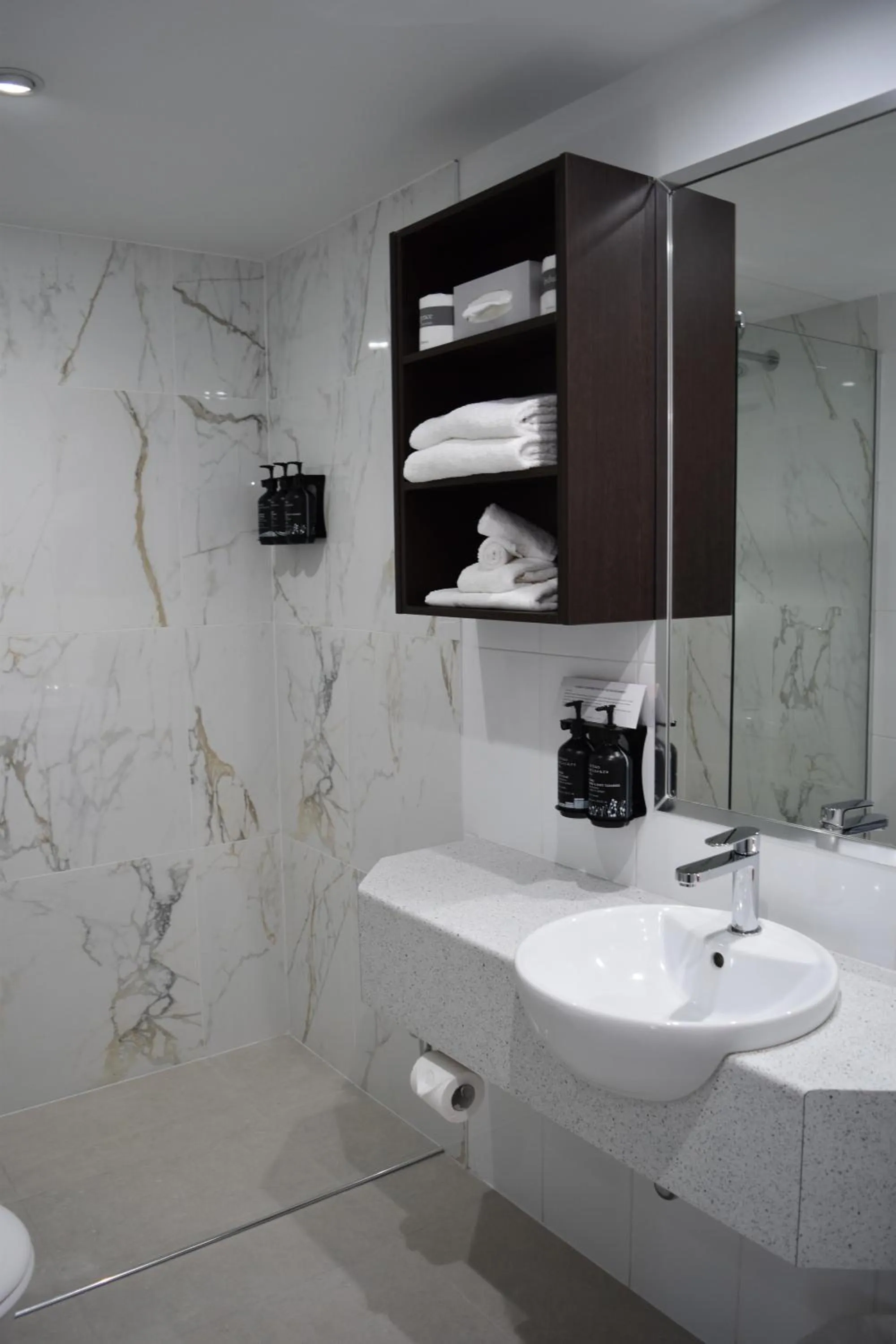 Shower in Mantra Quayside Port Macquarie