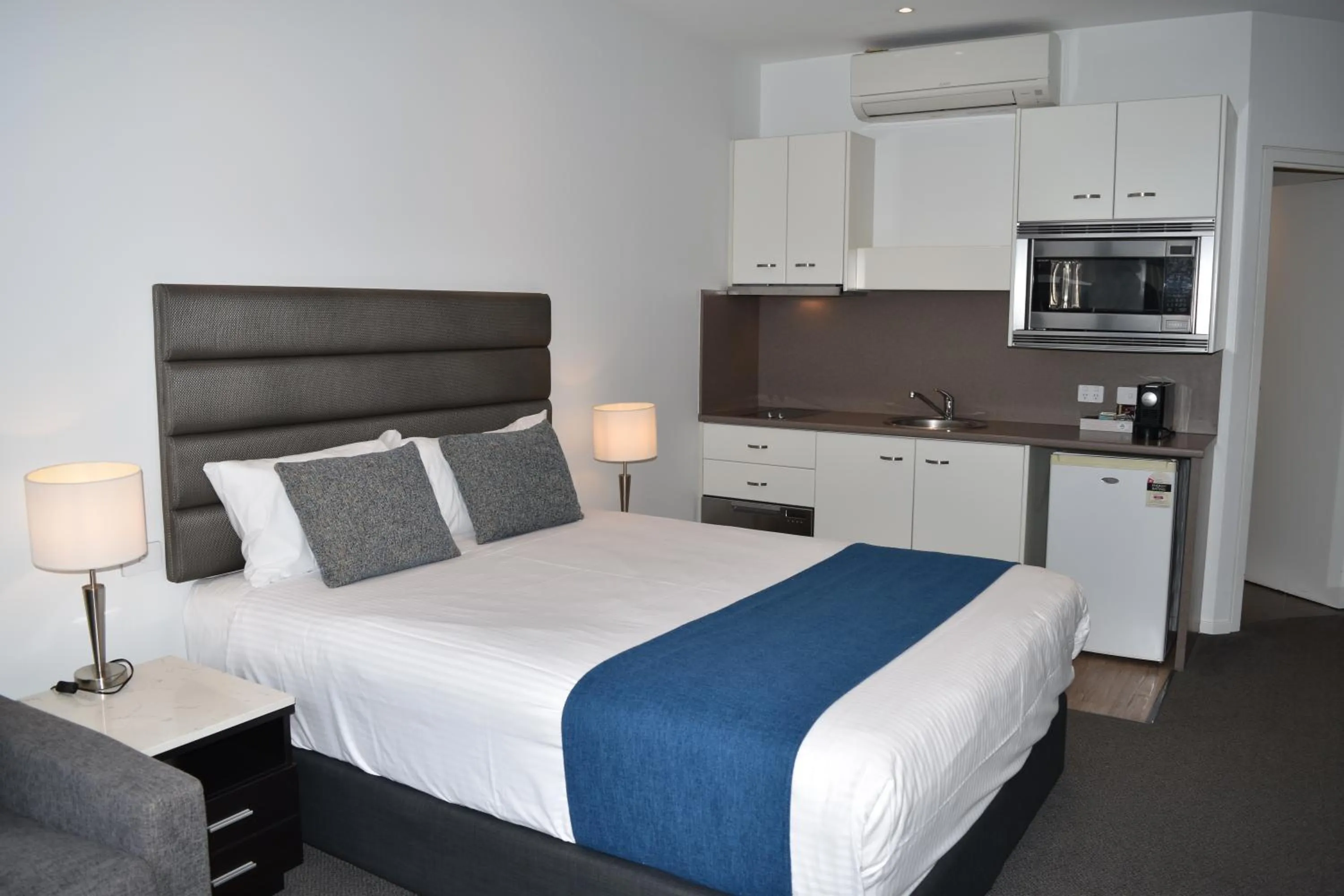 Bed in Mantra Quayside Port Macquarie