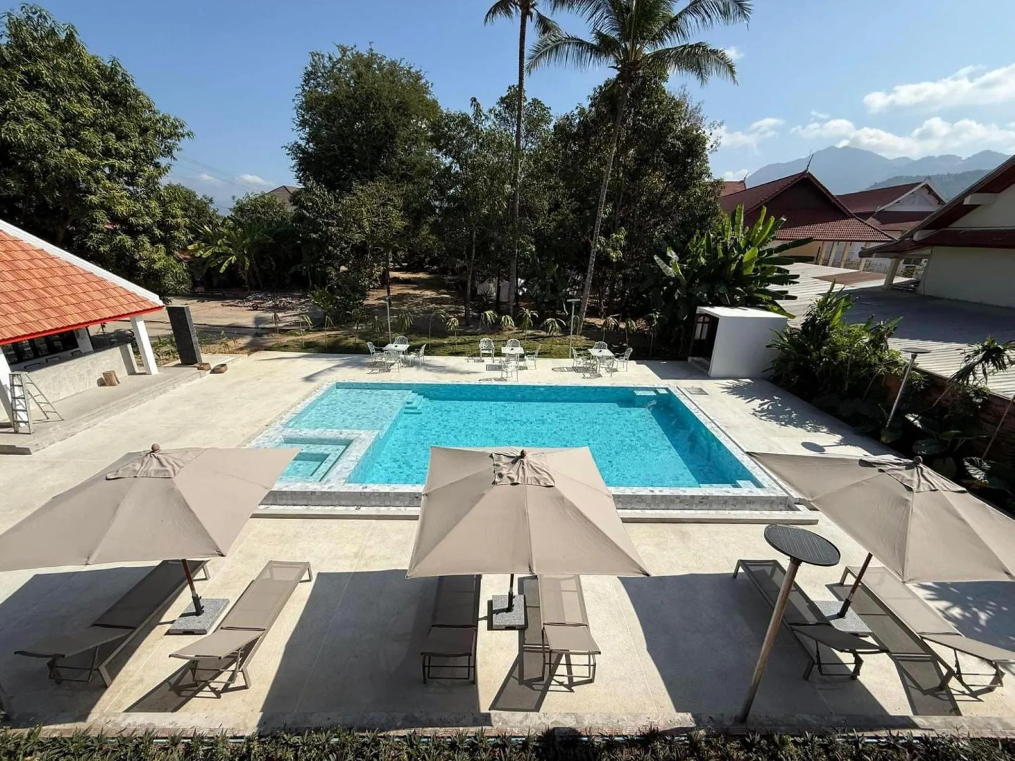 Swimming pool in Vangsavath Hotel