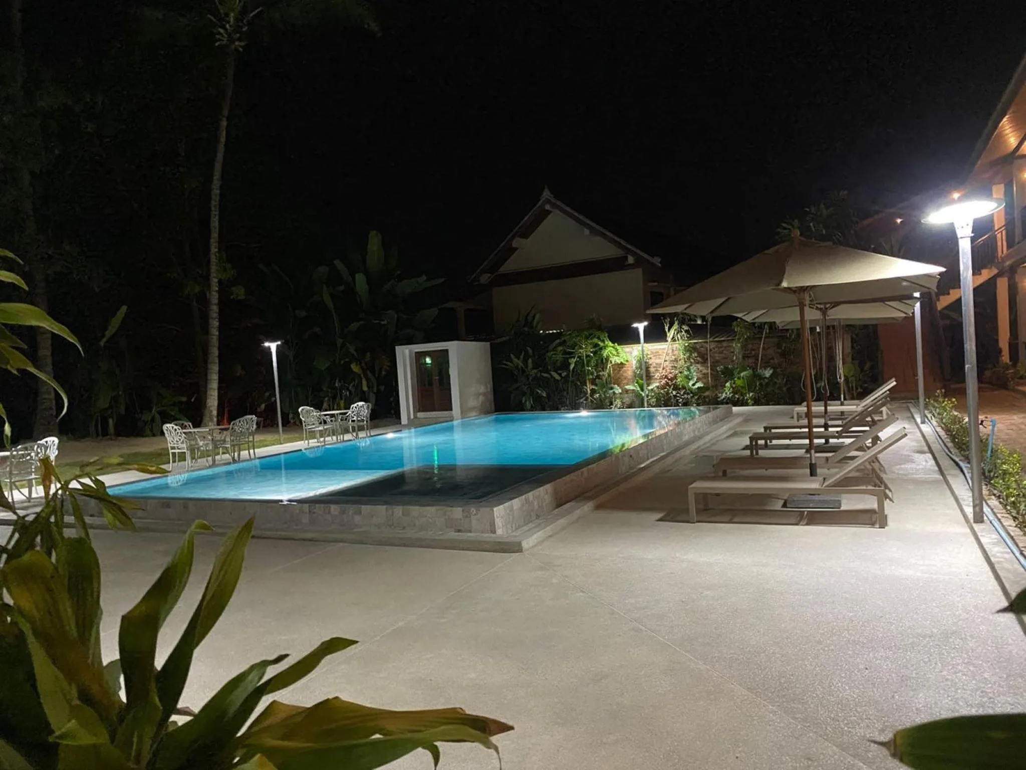 Swimming pool in Vangsavath Hotel