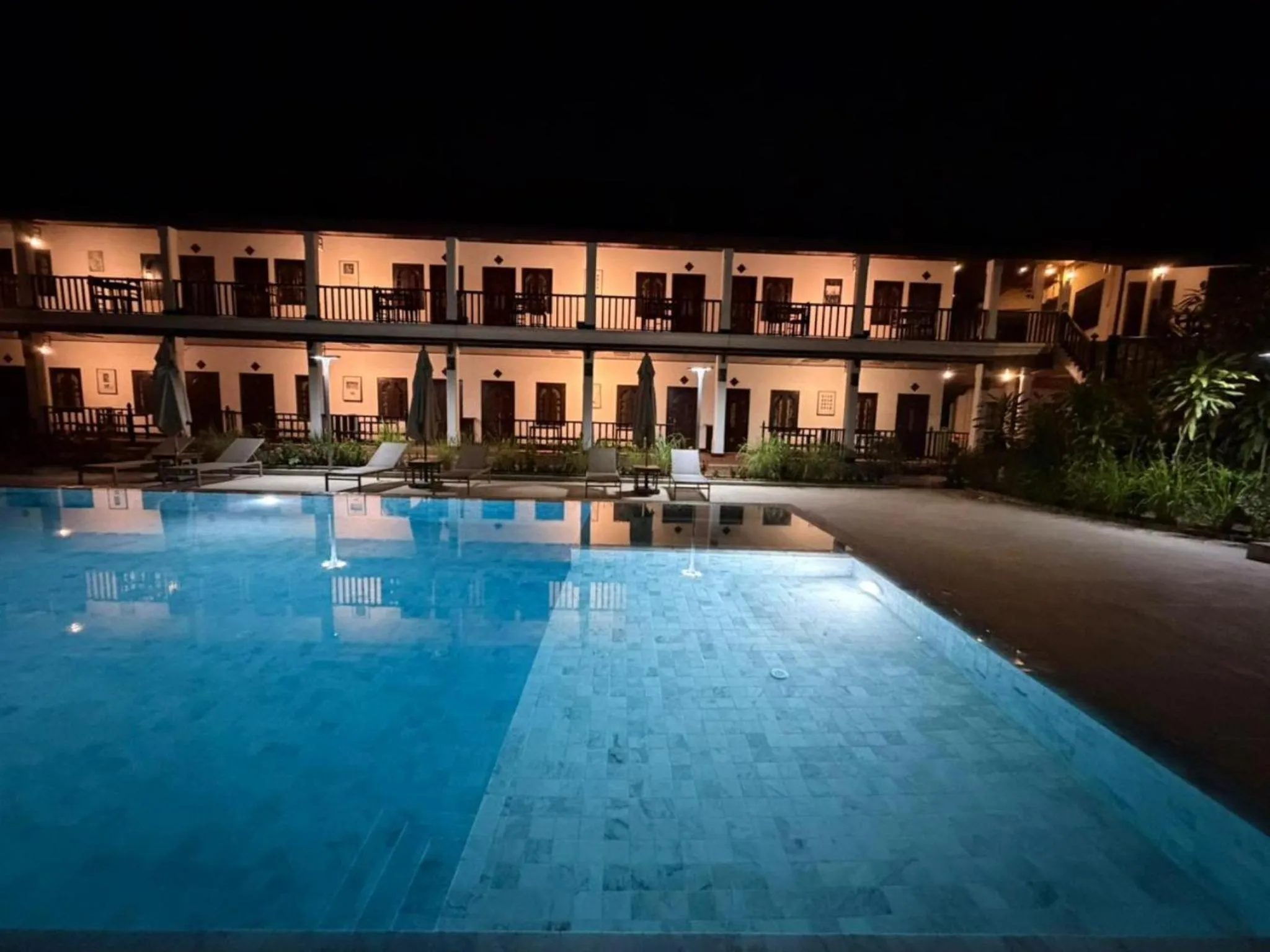 Swimming pool in Vangsavath Hotel