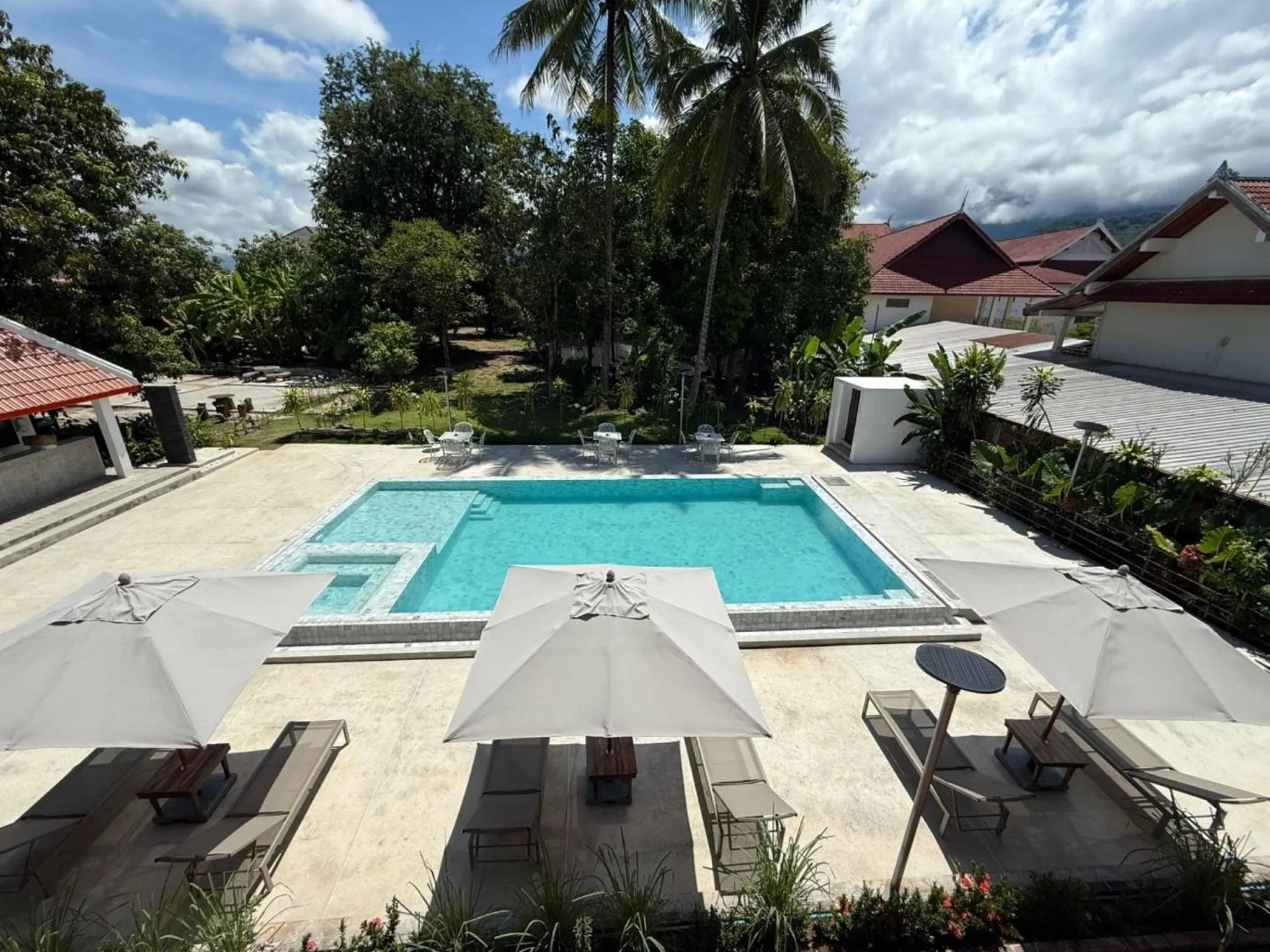 Swimming pool in Vangsavath Hotel