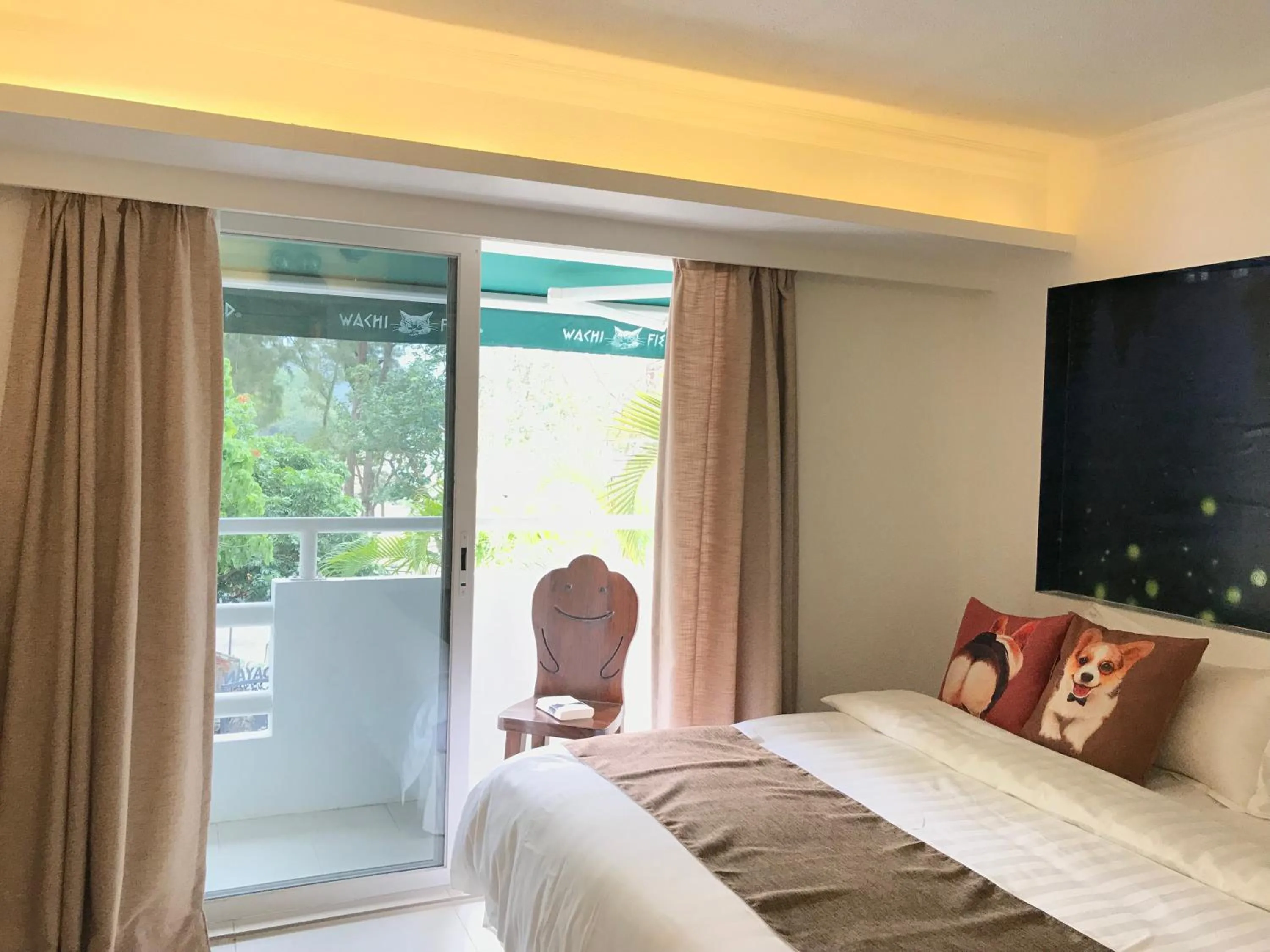 Photo of the whole room, Bed in Bellagio Pets Friendly Resort