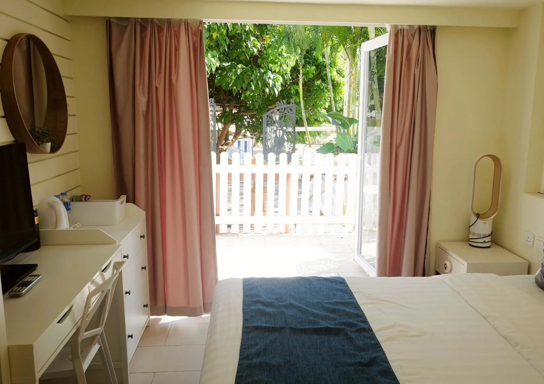 Bed in Bellagio Pets Friendly Resort