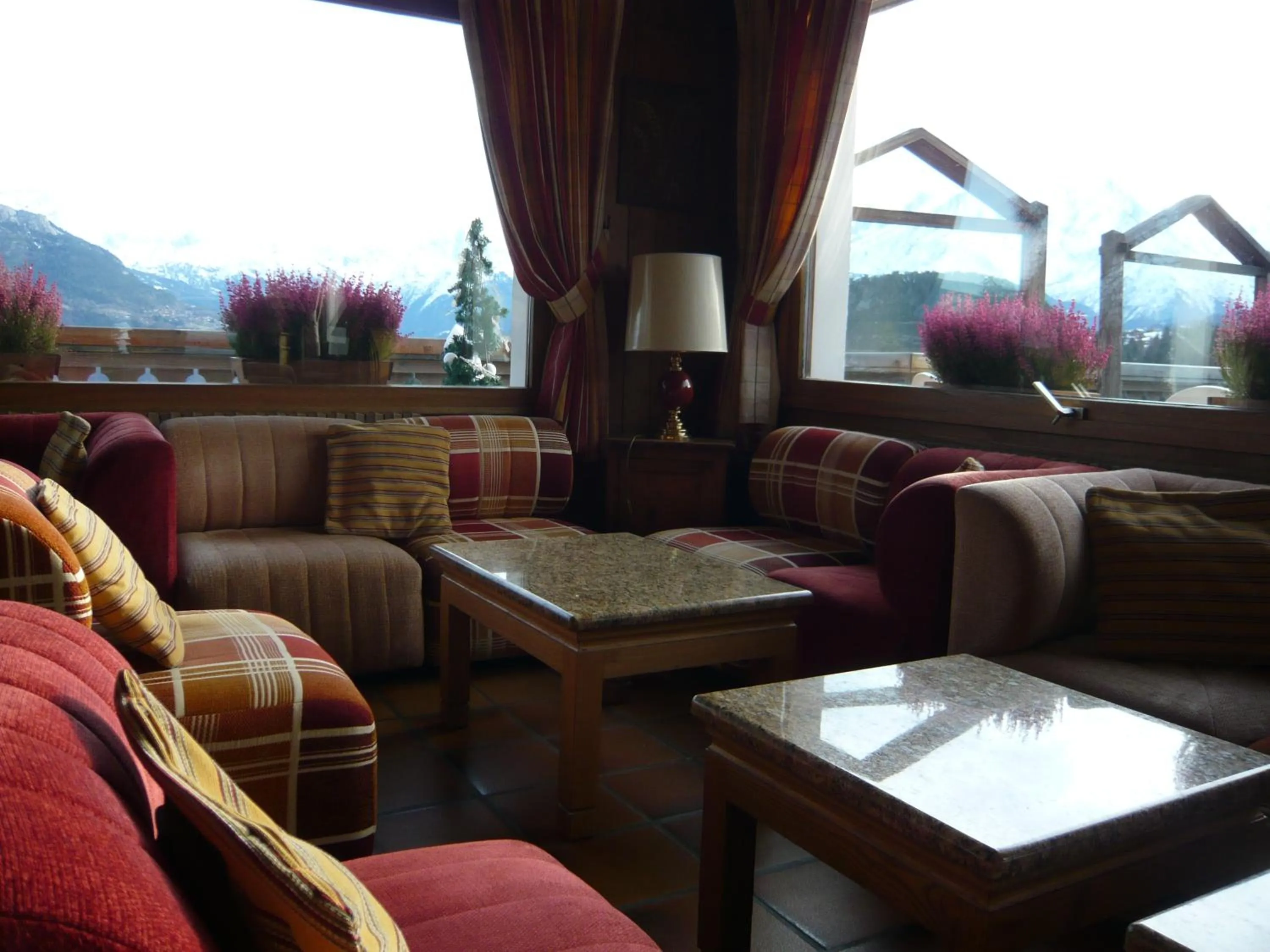 Lounge or bar in Le Cordonant