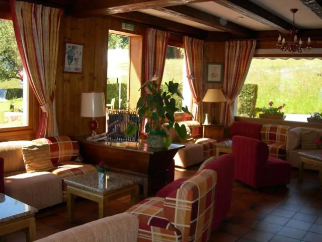 Lounge or bar in Le Cordonant