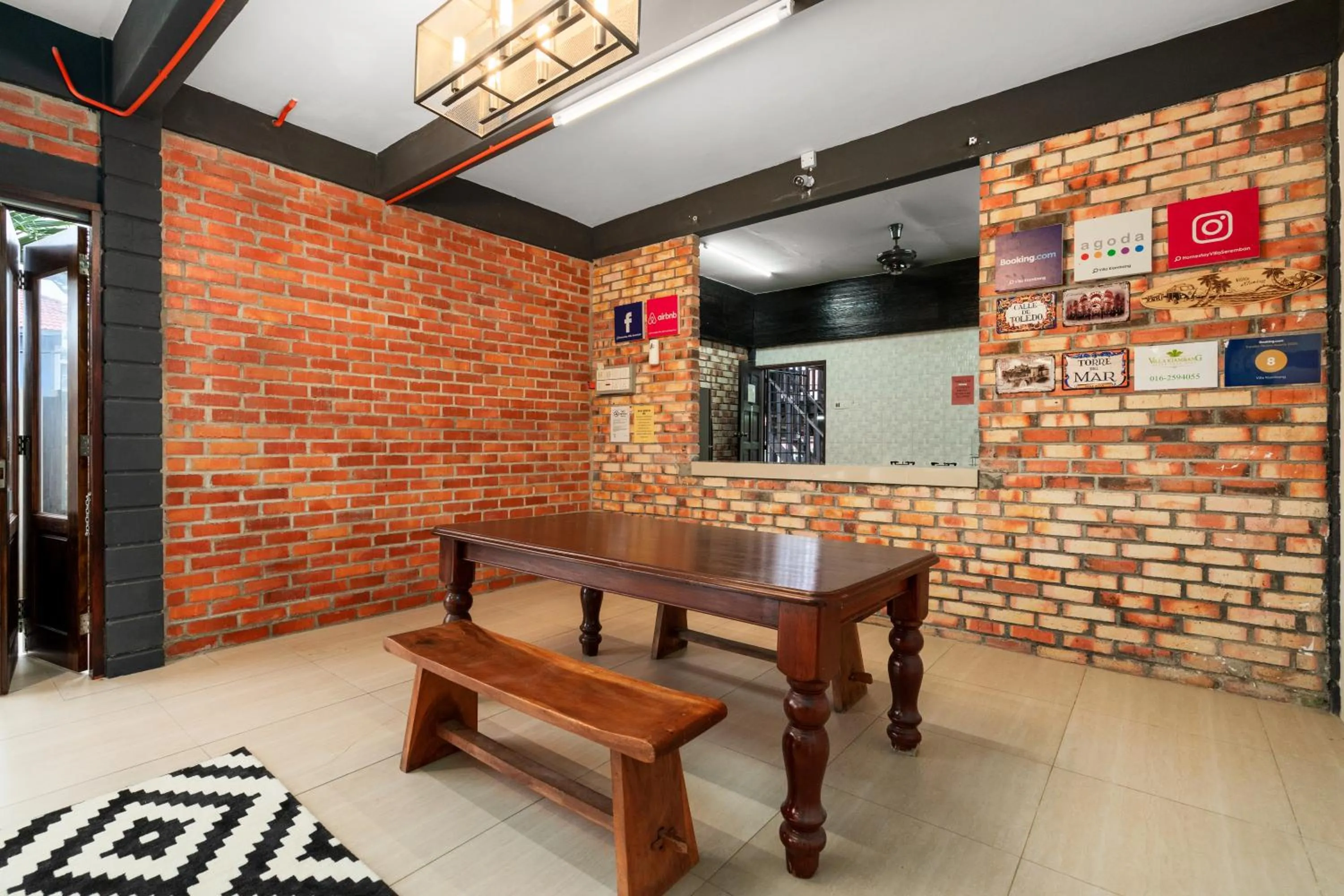 Restaurant/places to eat in Villa Kiambang