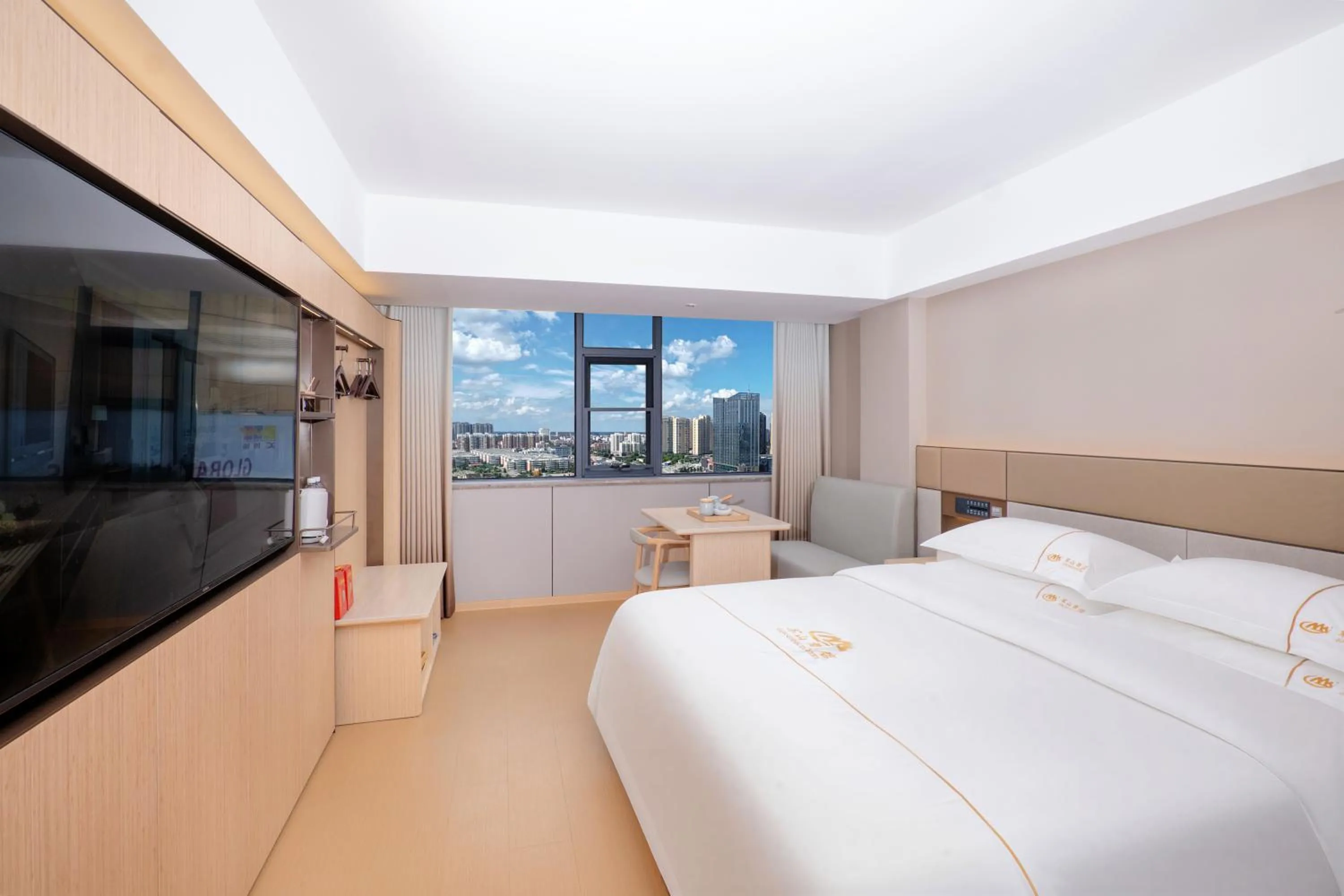 Photo of the whole room, Bed in Guangzhou Junshan Hotel