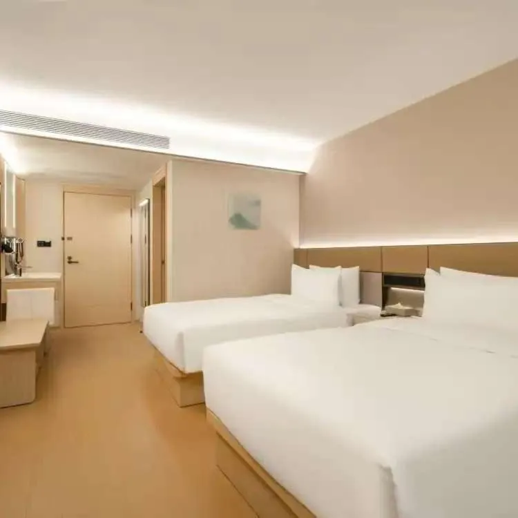 Photo of the whole room, Bed in Guangzhou Junshan Hotel