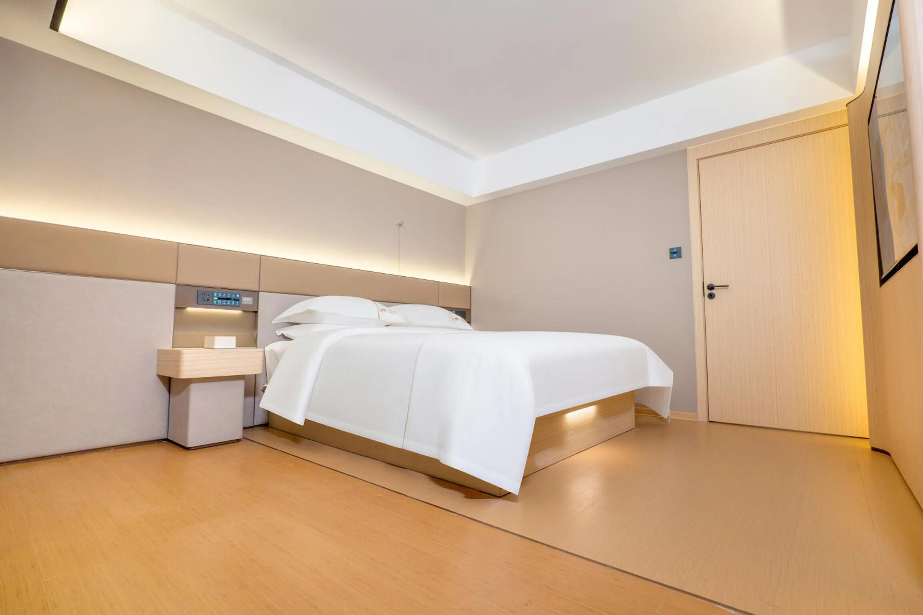 Bed in Guangzhou Junshan Hotel