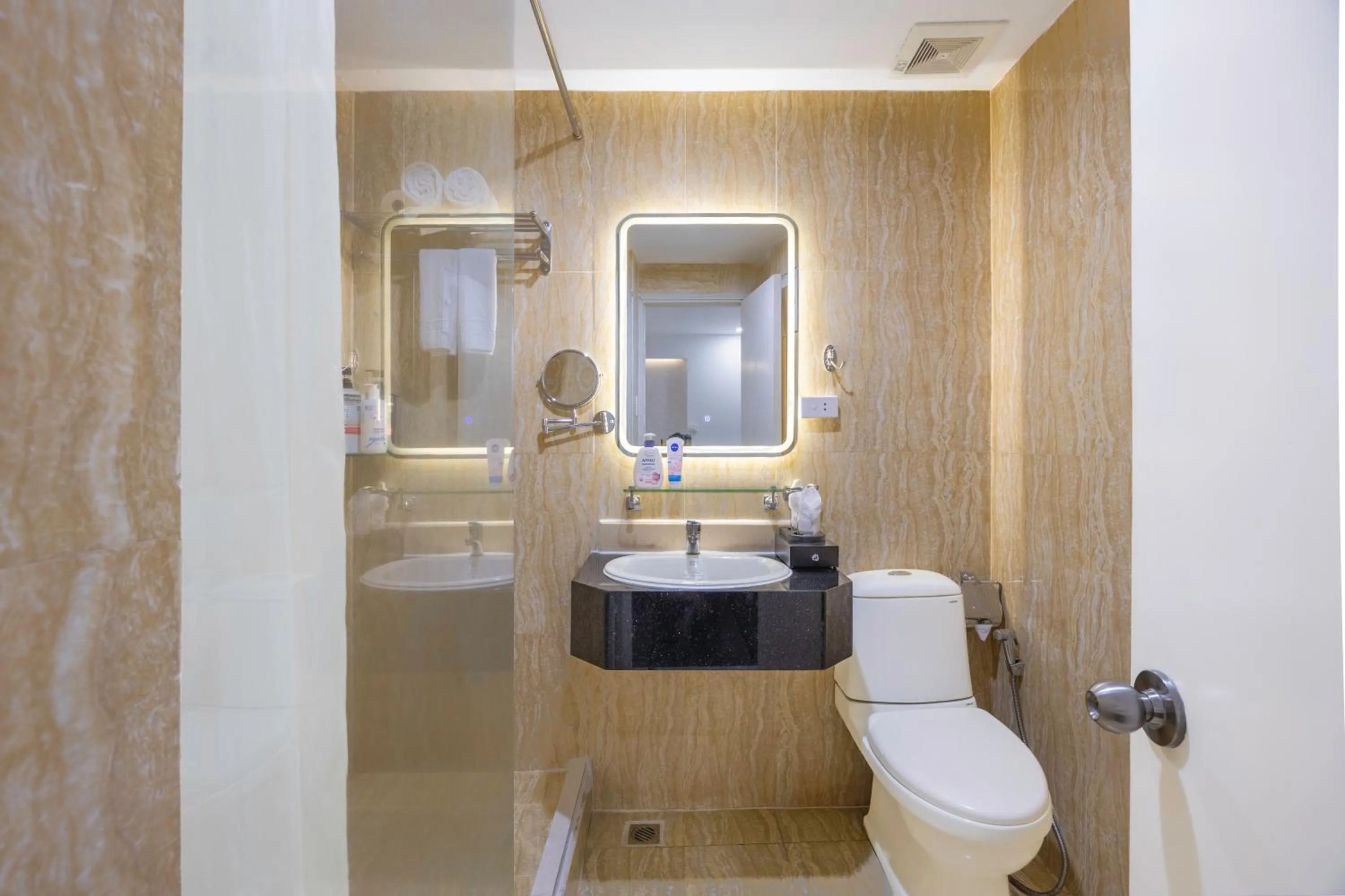 Shower in A25 Hotel - 255 Lê Thánh Tôn