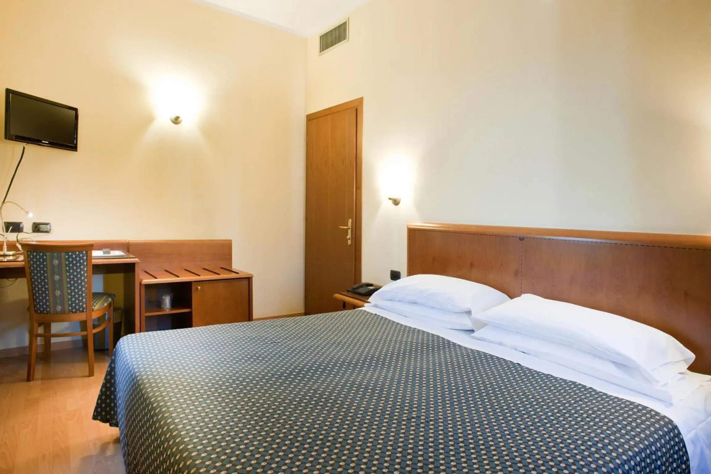 Standard Triple Room in LVG Hotel Collection - Gardenia Standard Triple Room in LVG Hotel Collection - Gardenia