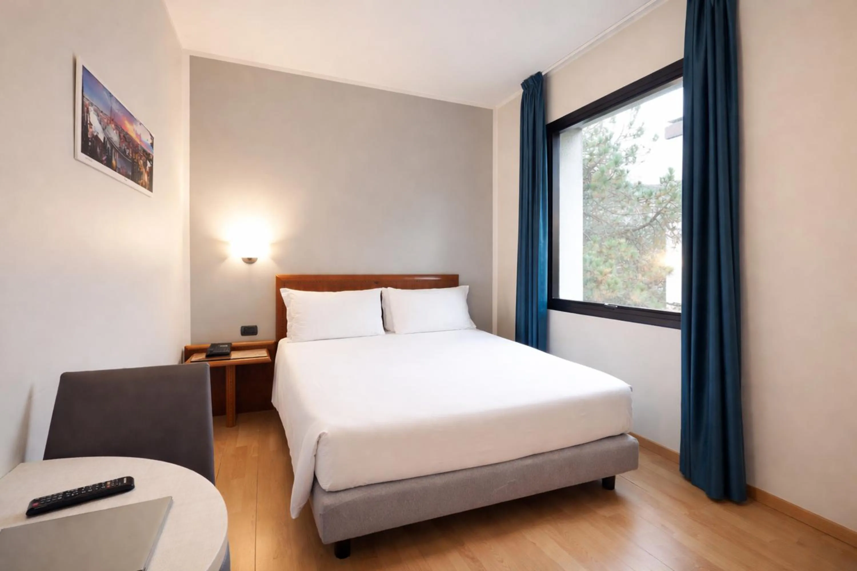 Bed in LVG Hotel Collection - Gardenia