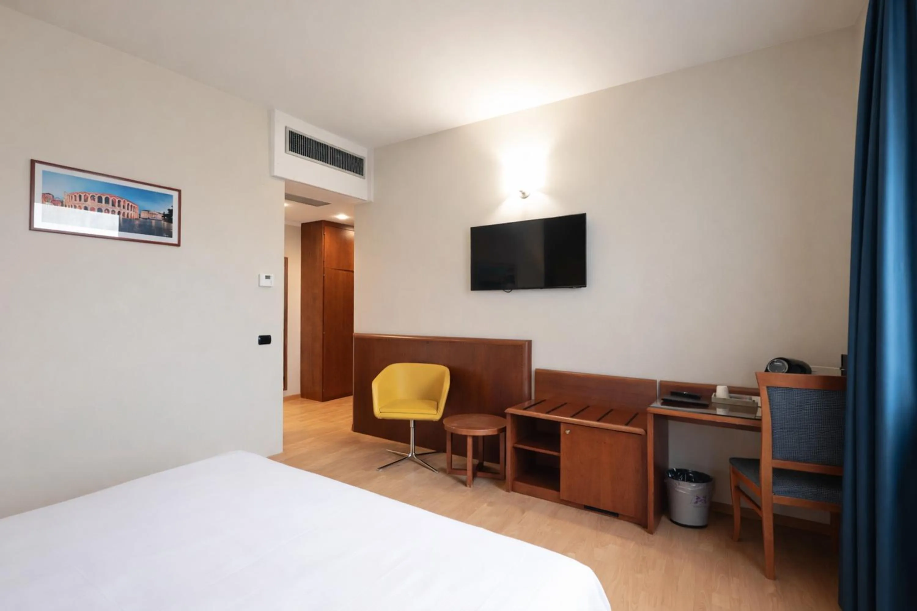 Bed in LVG Hotel Collection - Gardenia