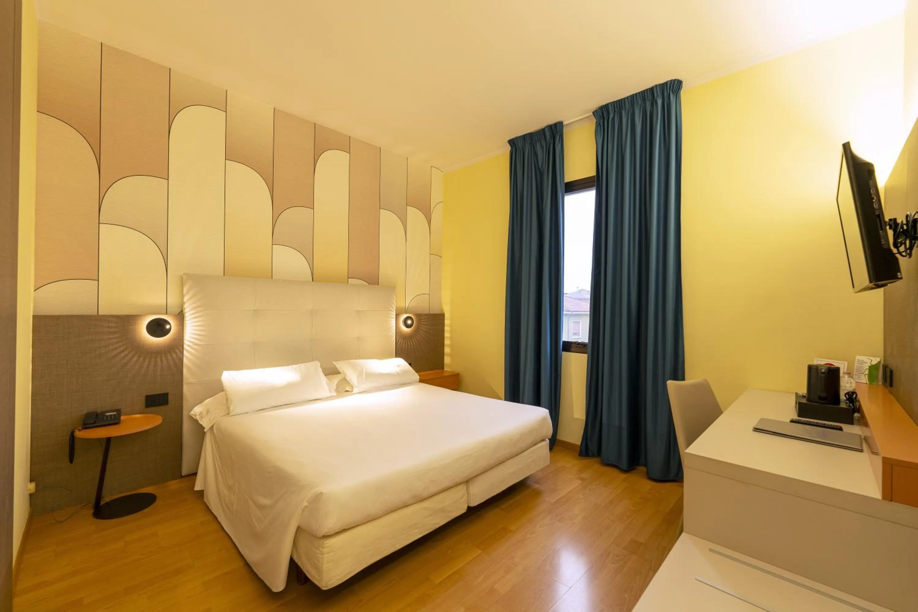 Bed in LVG Hotel Collection - Gardenia