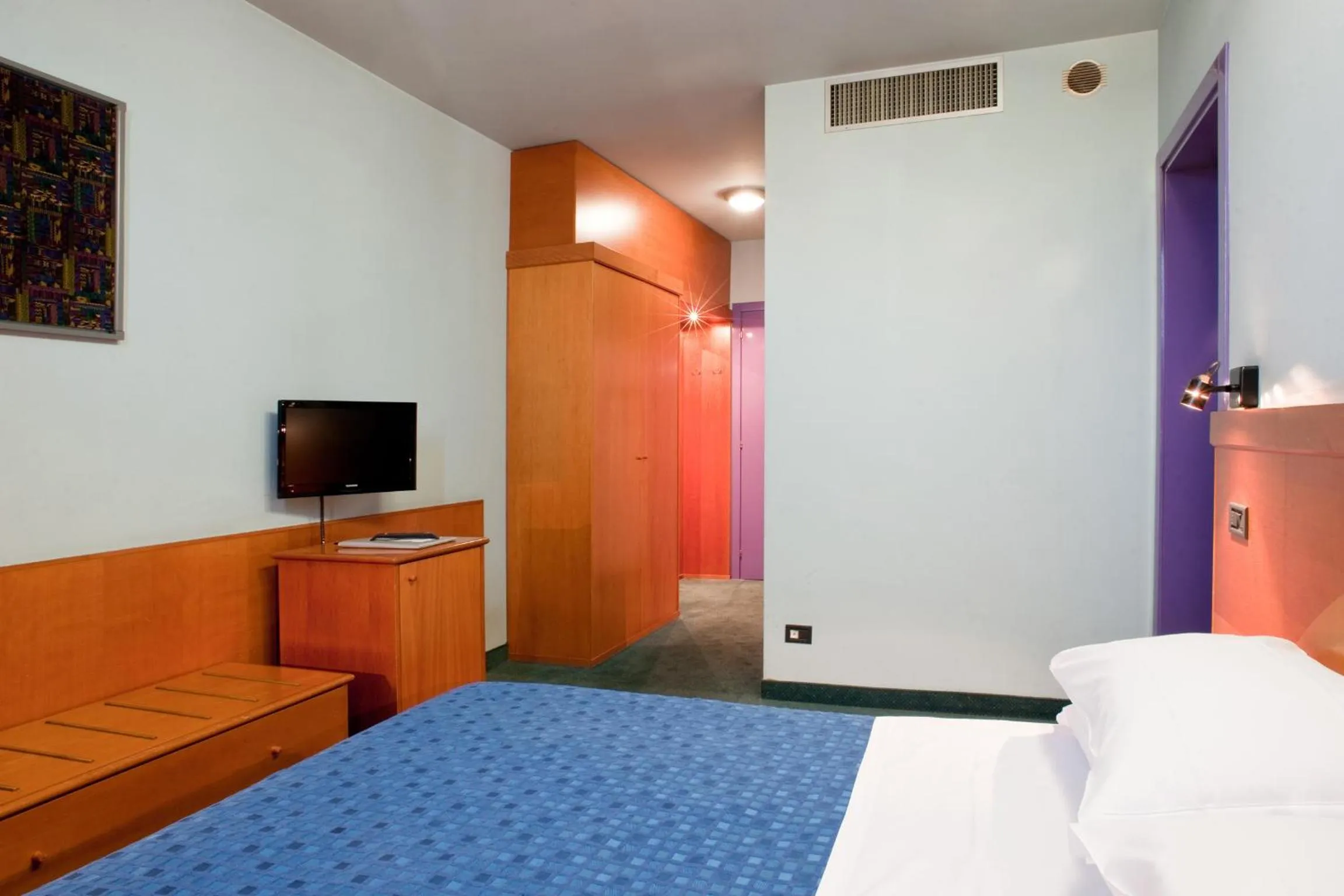 Bed in LVG Hotel Collection - Gardenia