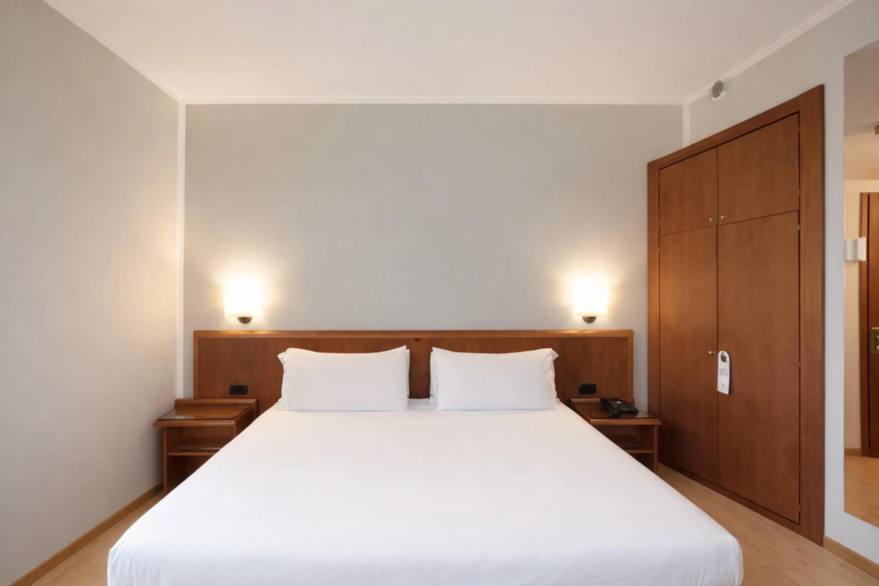 Bed in LVG Hotel Collection - Gardenia