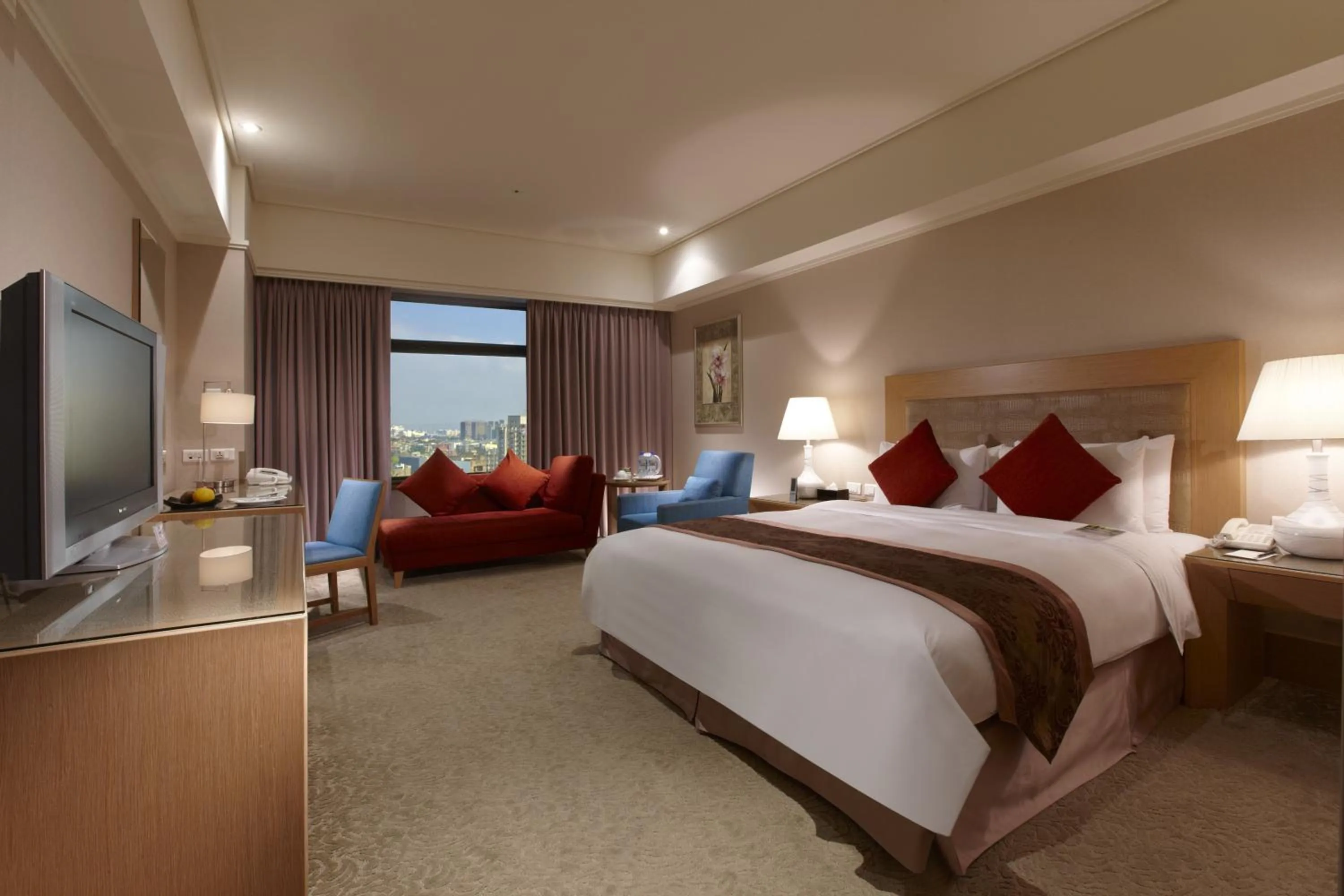 Photo of the whole room, Bed in Hotel Kuva Chateau