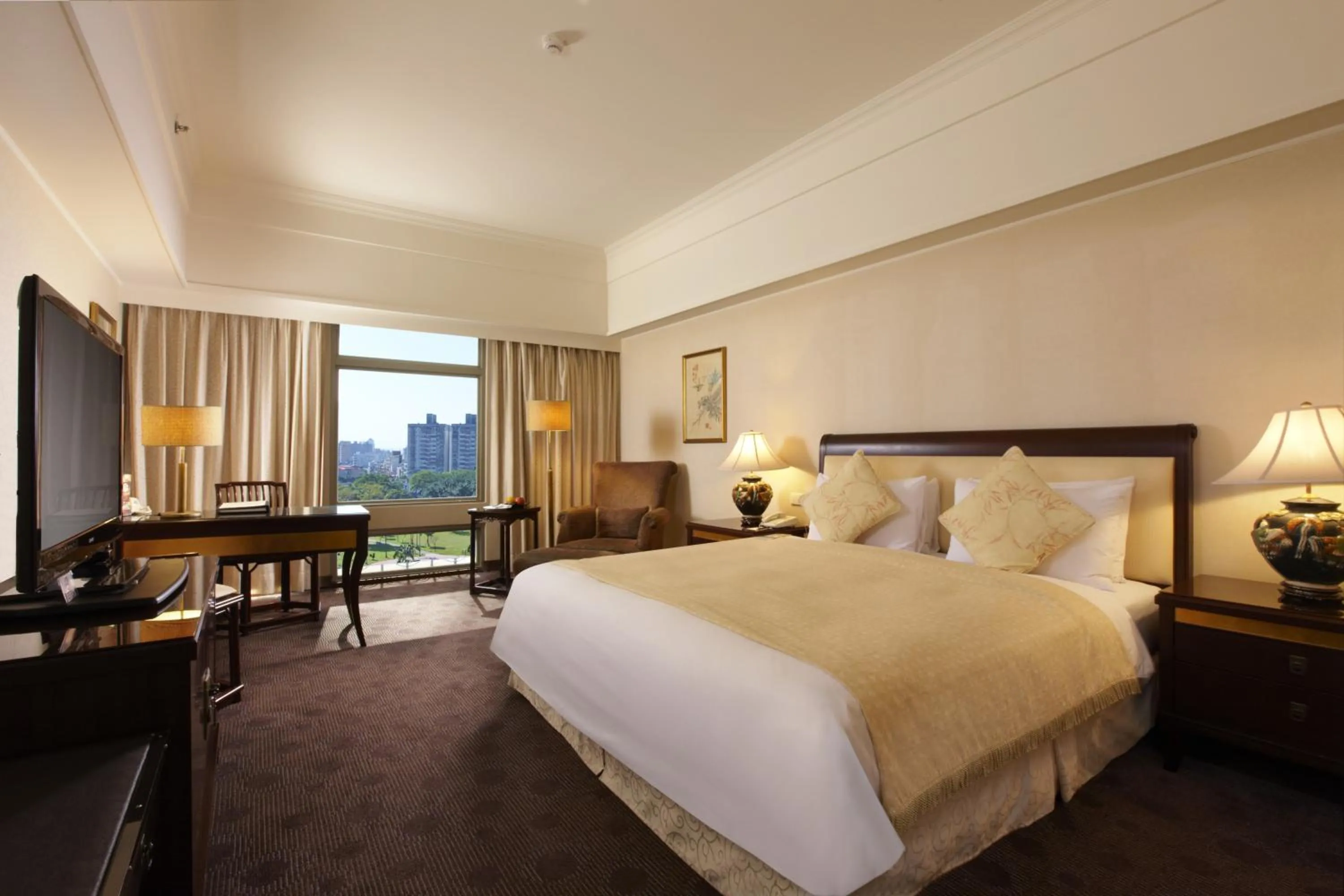 Photo of the whole room, Bed in Hotel Kuva Chateau