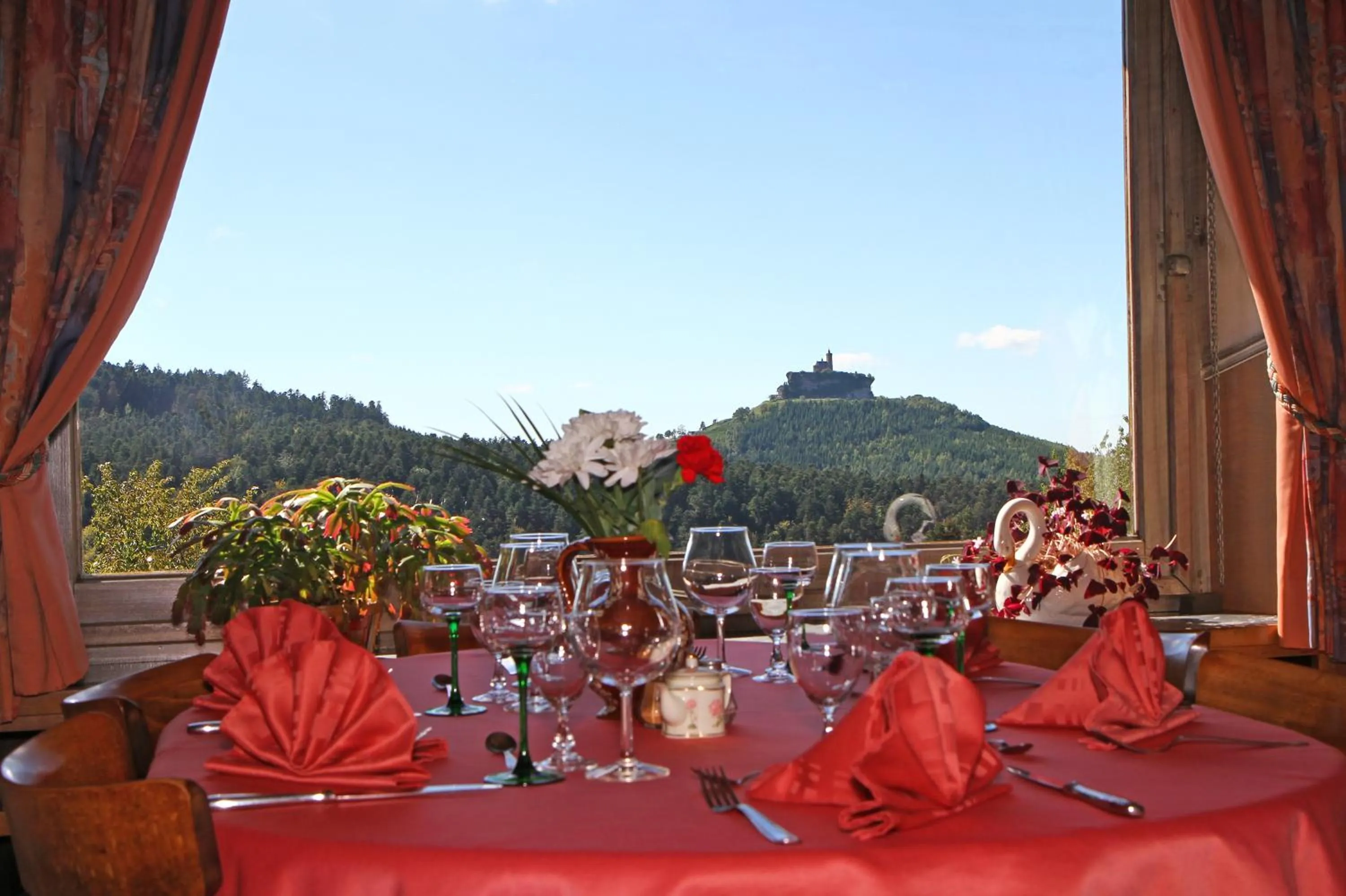 Restaurant/places to eat in Logis Hotel & Restaurant - Les Vosges
