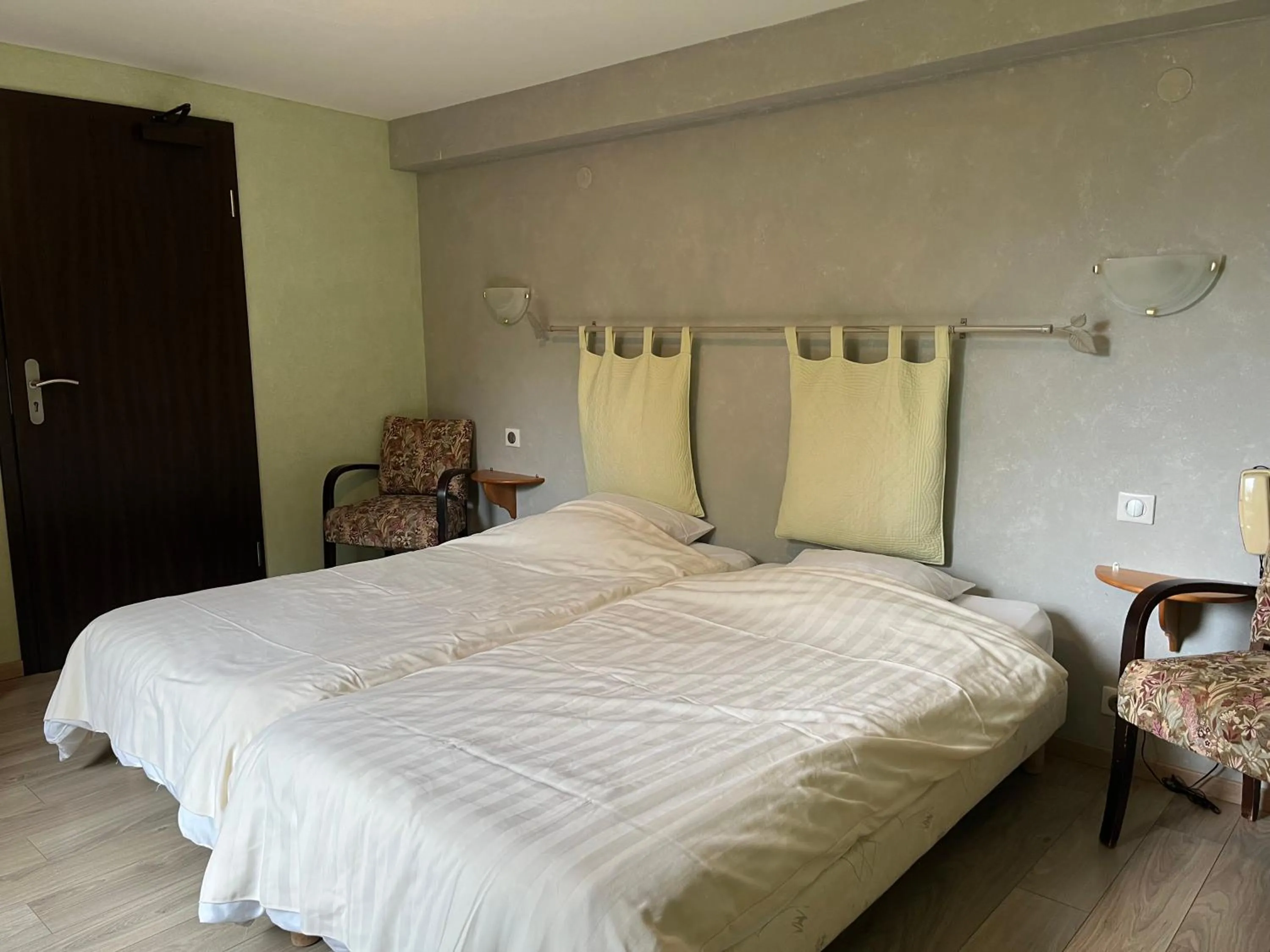 Bed in Logis Hotel & Restaurant - Les Vosges