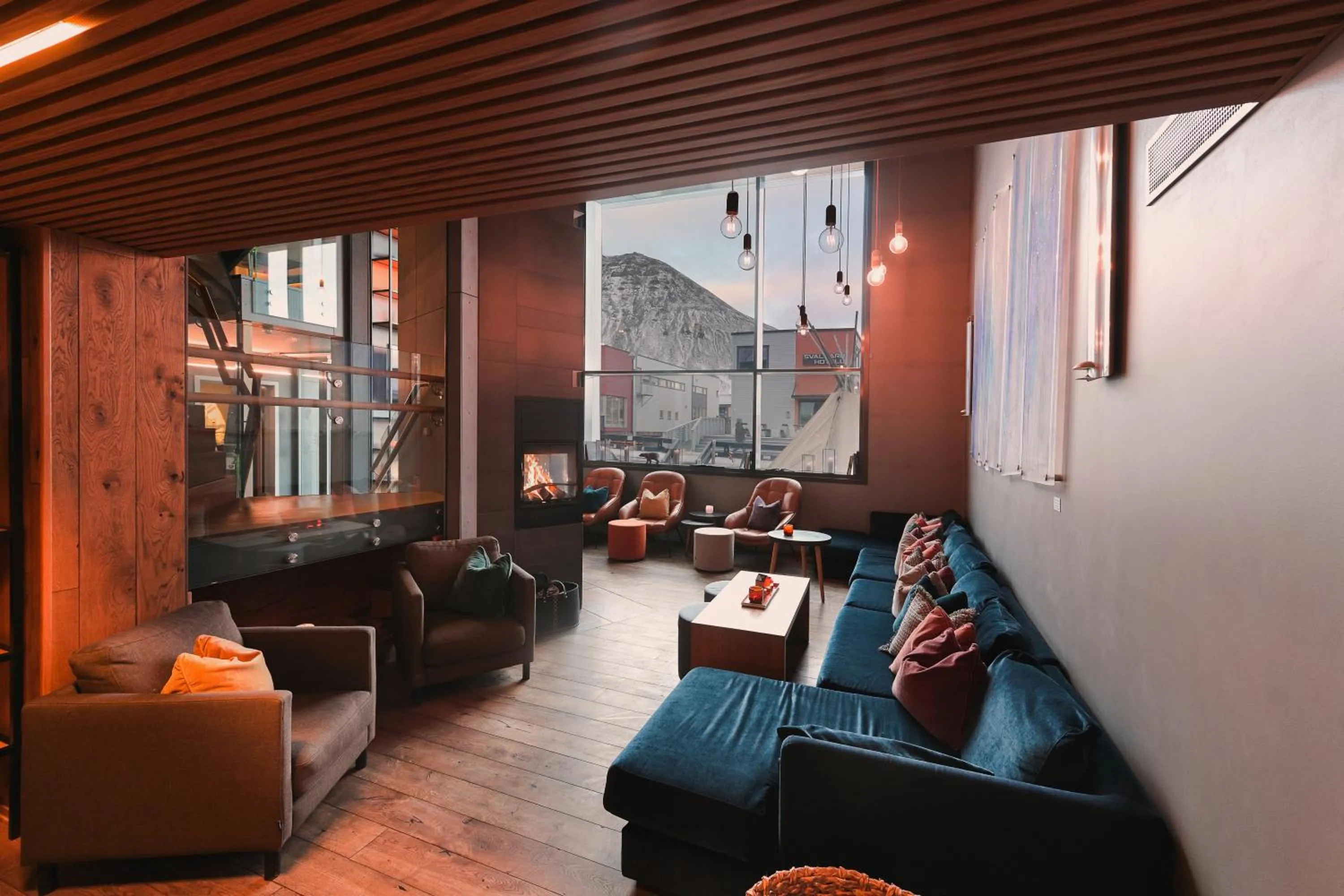 Lobby or reception in Svalbard Hotell | Polfareren
