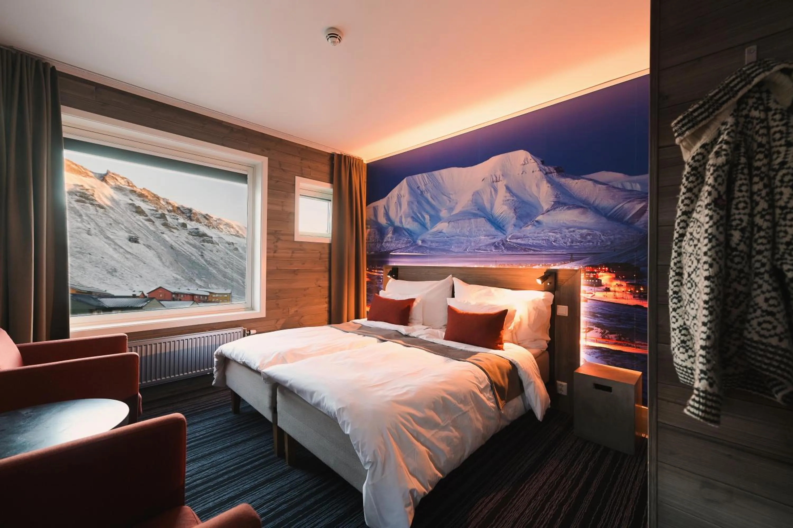 Bedroom, Bed in Svalbard Hotell | Polfareren