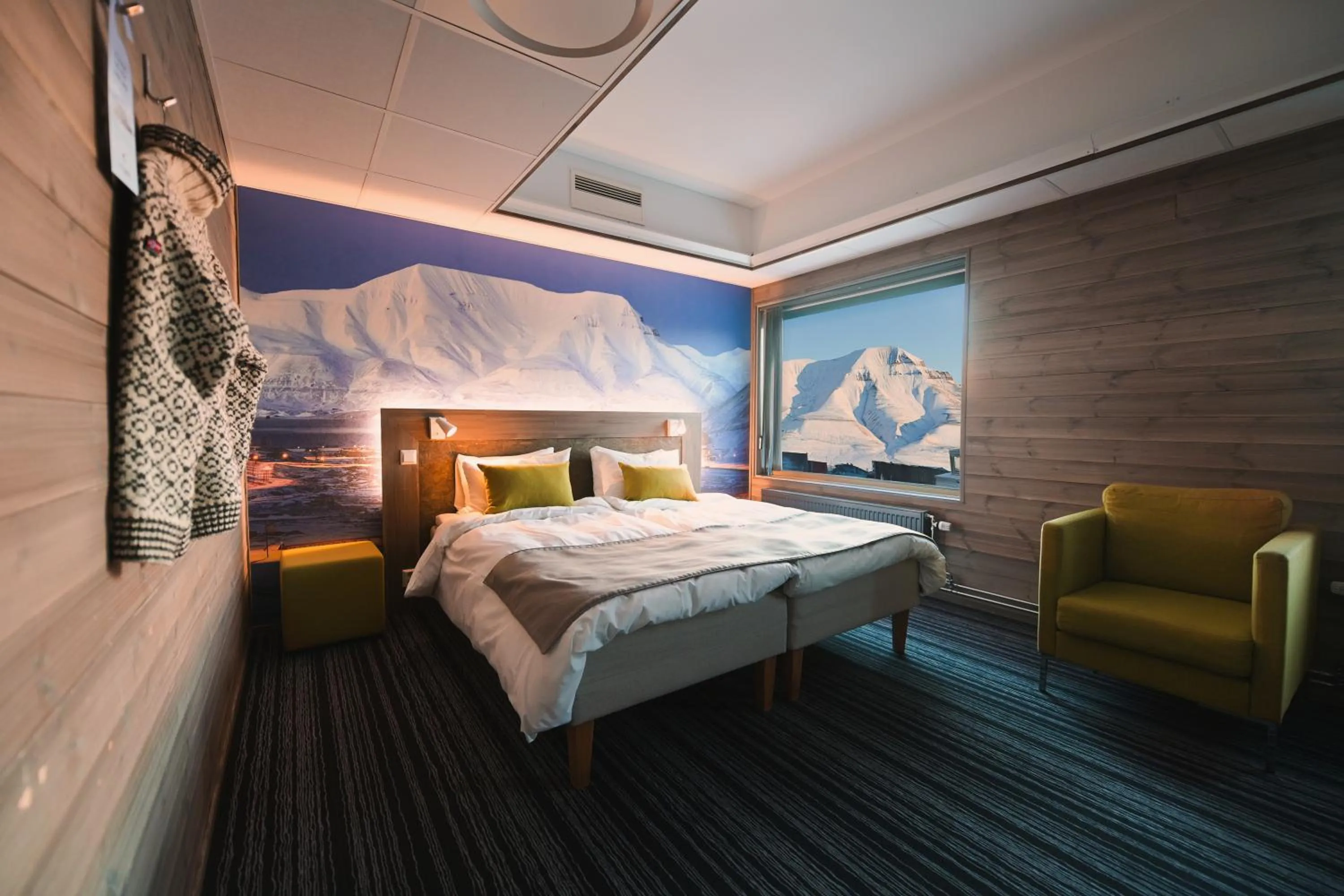 Bedroom, Bed in Svalbard Hotell | Polfareren