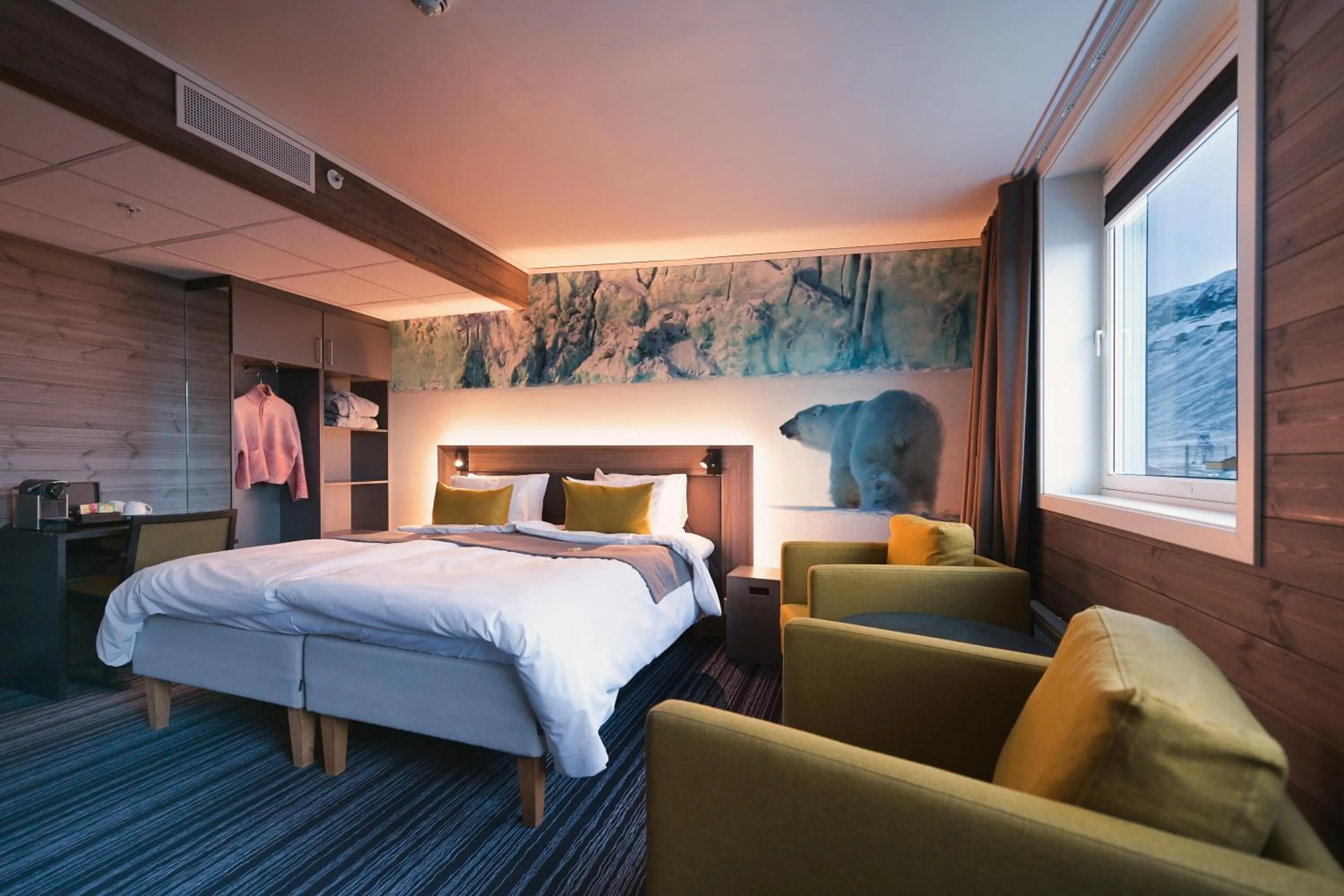 Bedroom, Bed in Svalbard Hotell | Polfareren