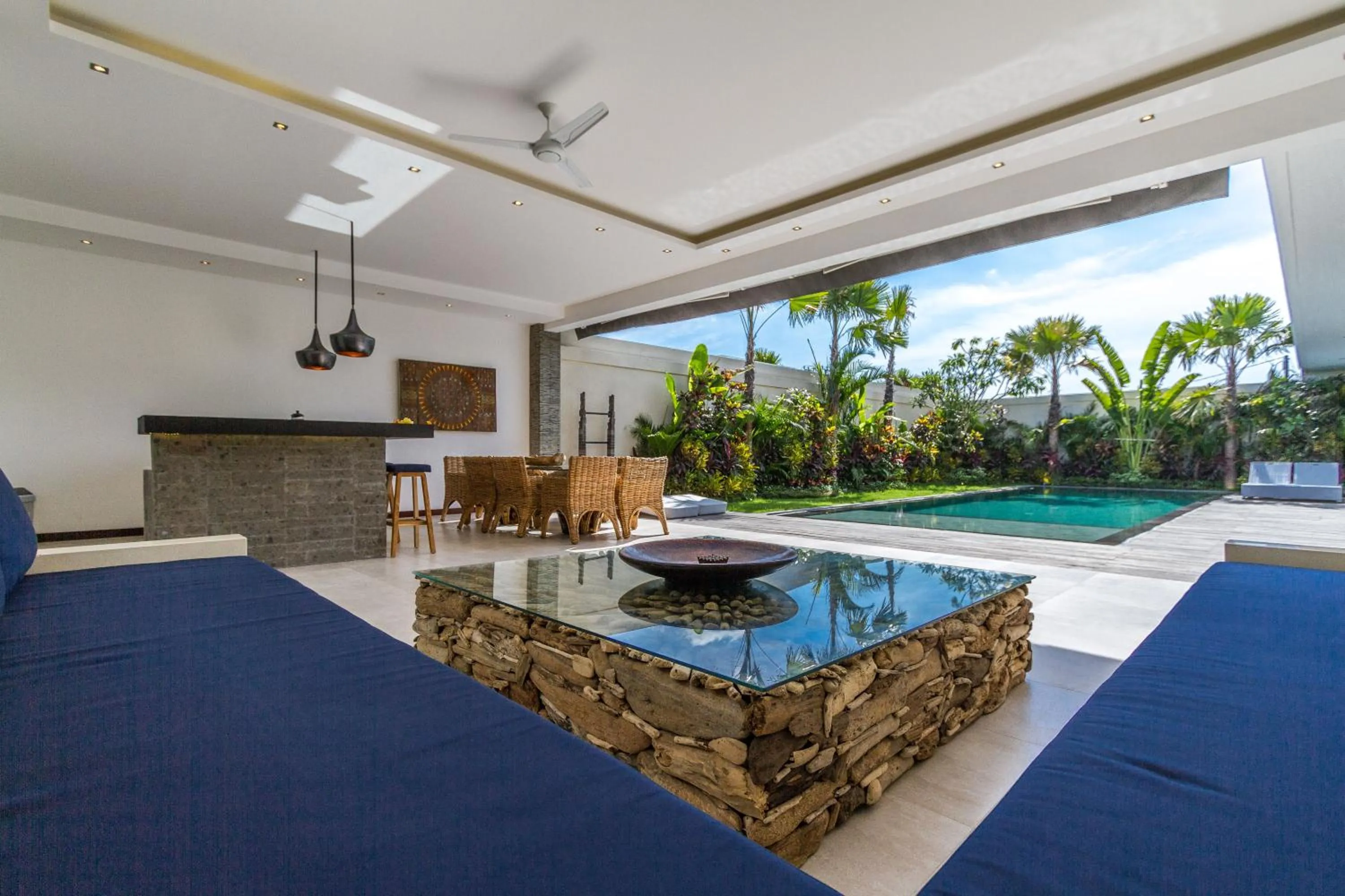 Villa Juna - Beautiful 3 Bedroom in Seminyak