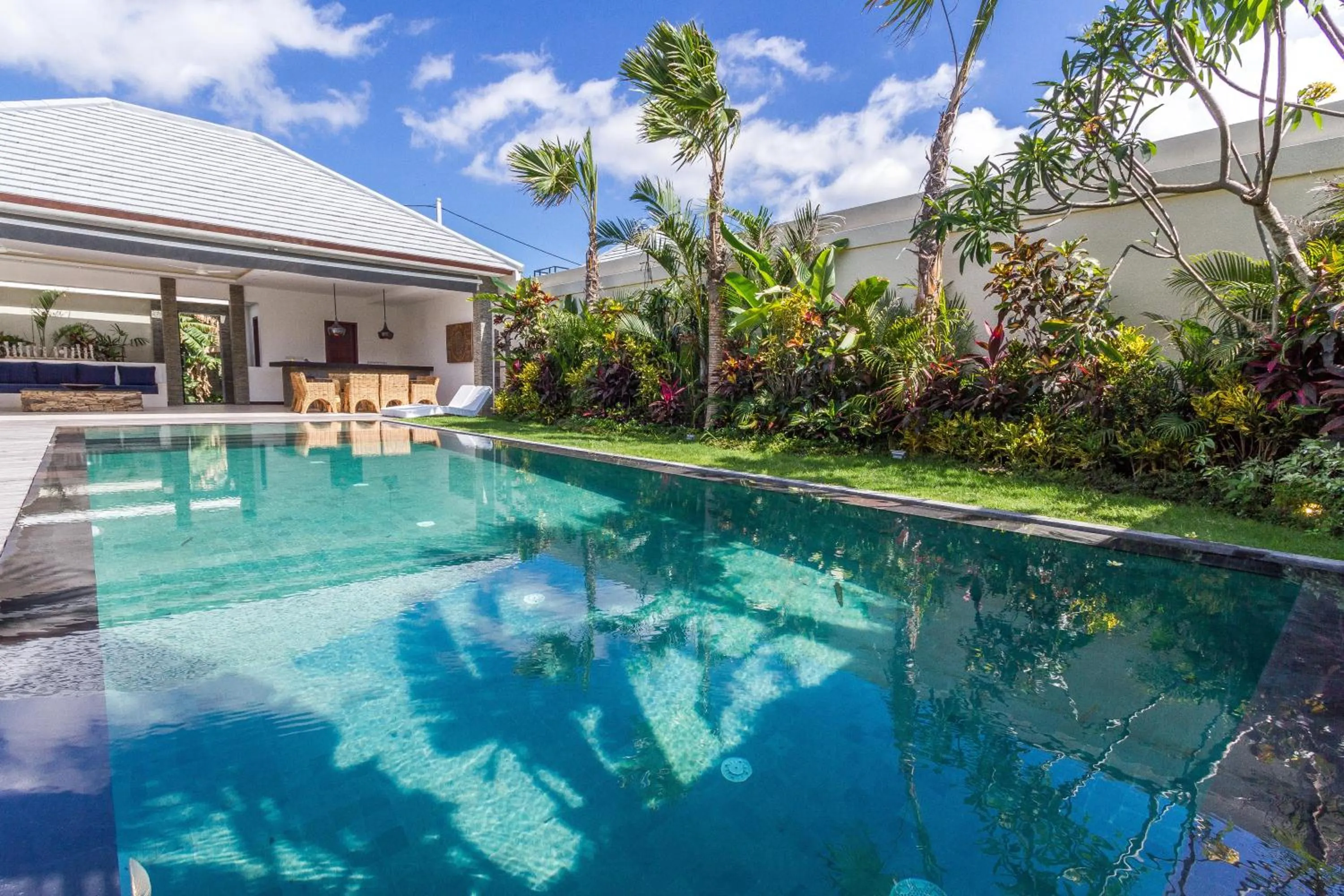 Villa Juna - Beautiful 3 Bedroom in Seminyak
