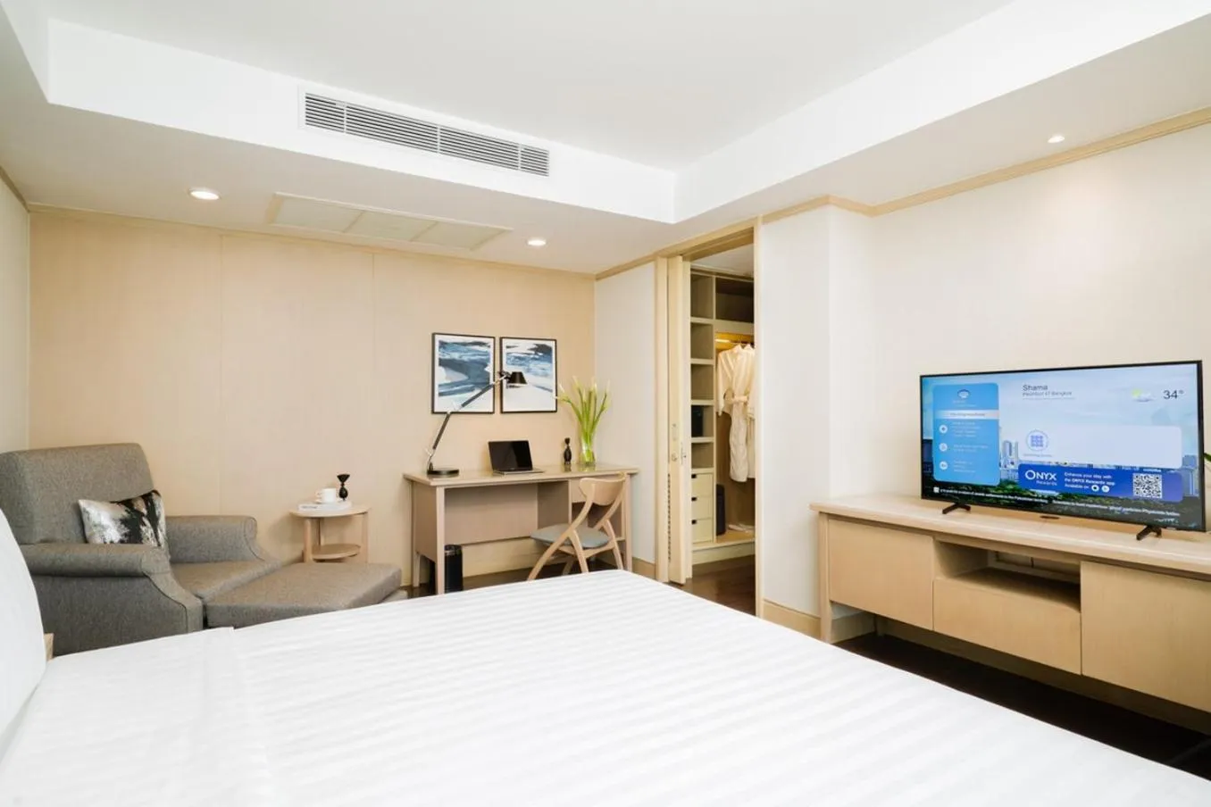 Photo of the whole room, Bed in Shama Petchburi 47 Bangkok