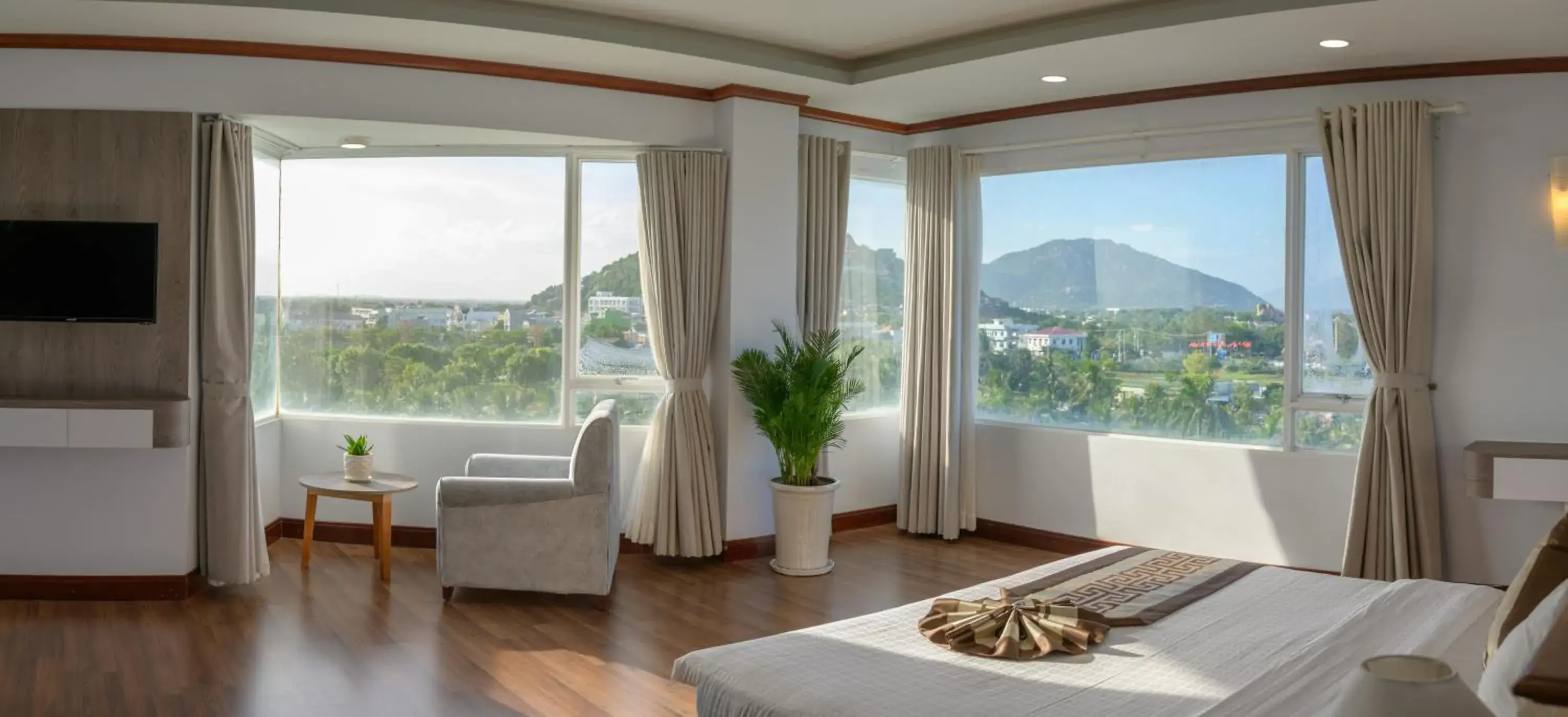 Superior Business Double Room in Saigon - Ninh Chu Hotel & Resort Superior Business Double Room in Saigon - Ninh Chu Hotel & Resort