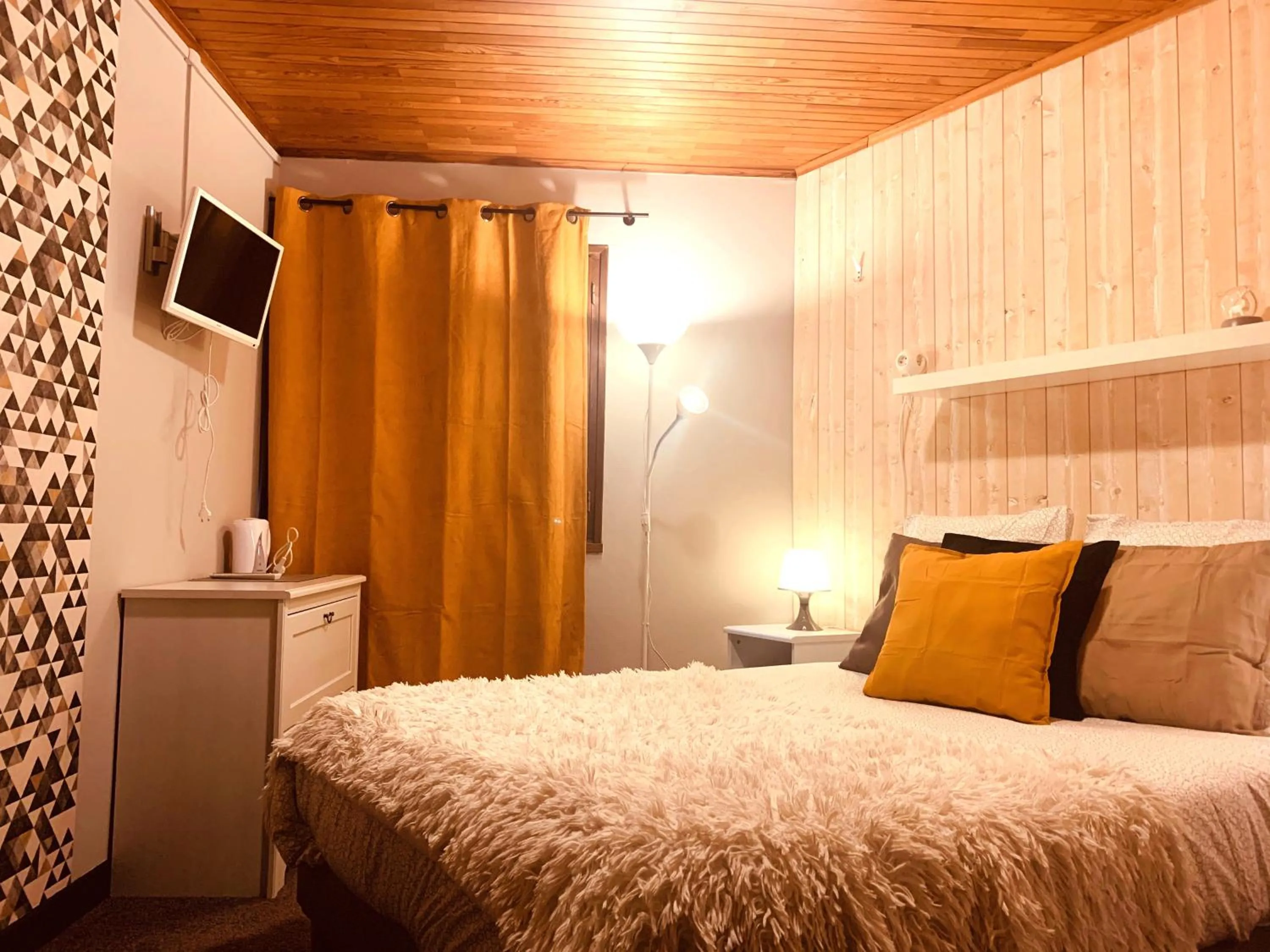 Photo of the whole room, Bed in Hotel Le Beau Site