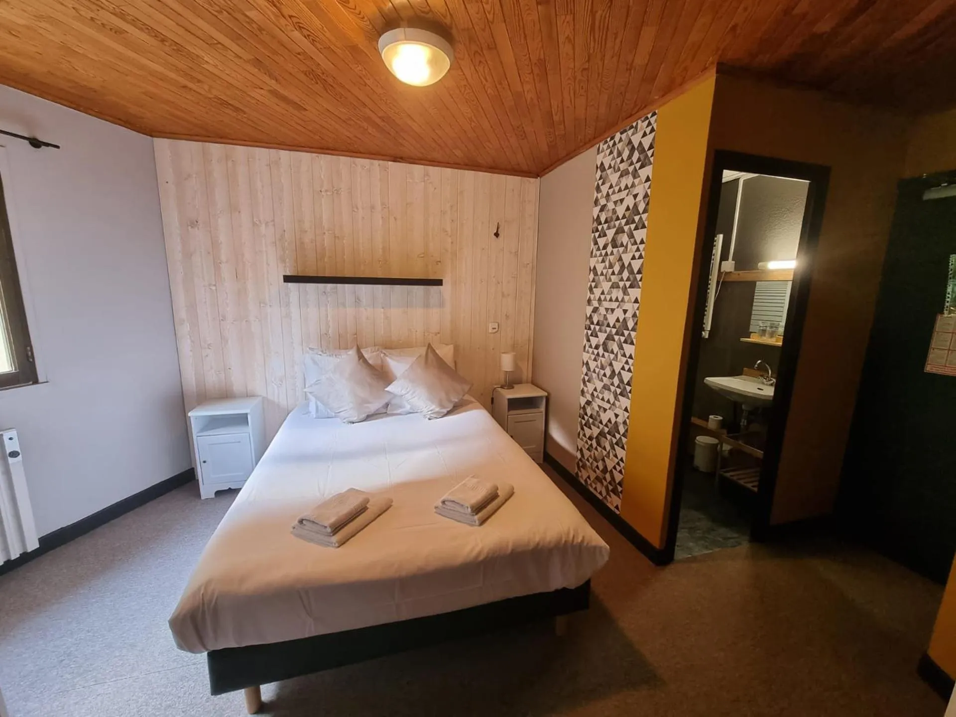 Bedroom, Bed in Hotel Le Beau Site