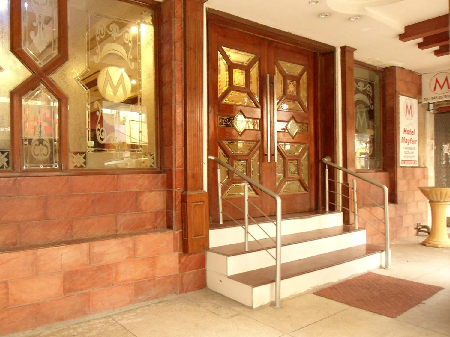 Facade/entrance in Hotel Mayfair