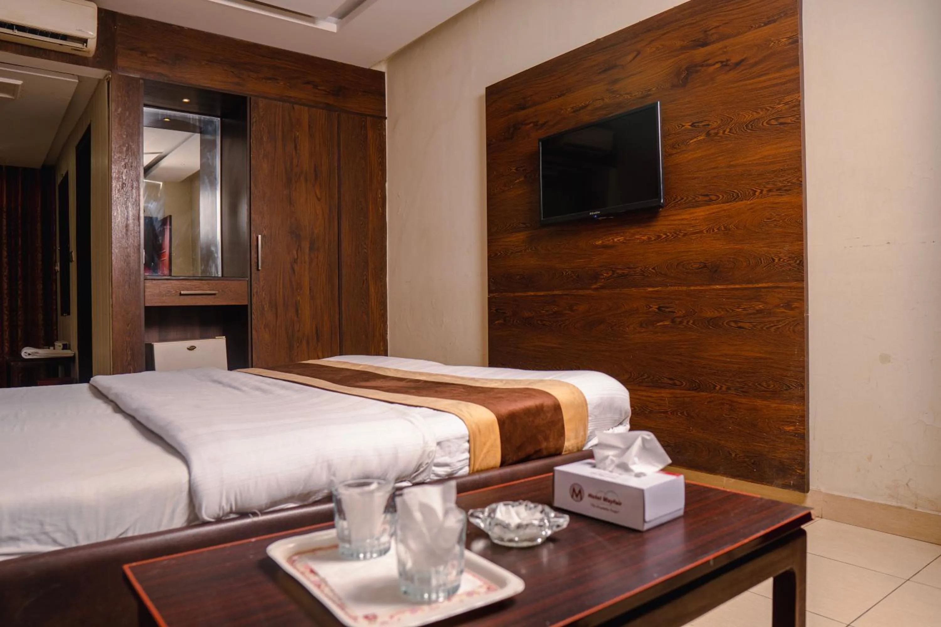 Bed in Hotel Mayfair