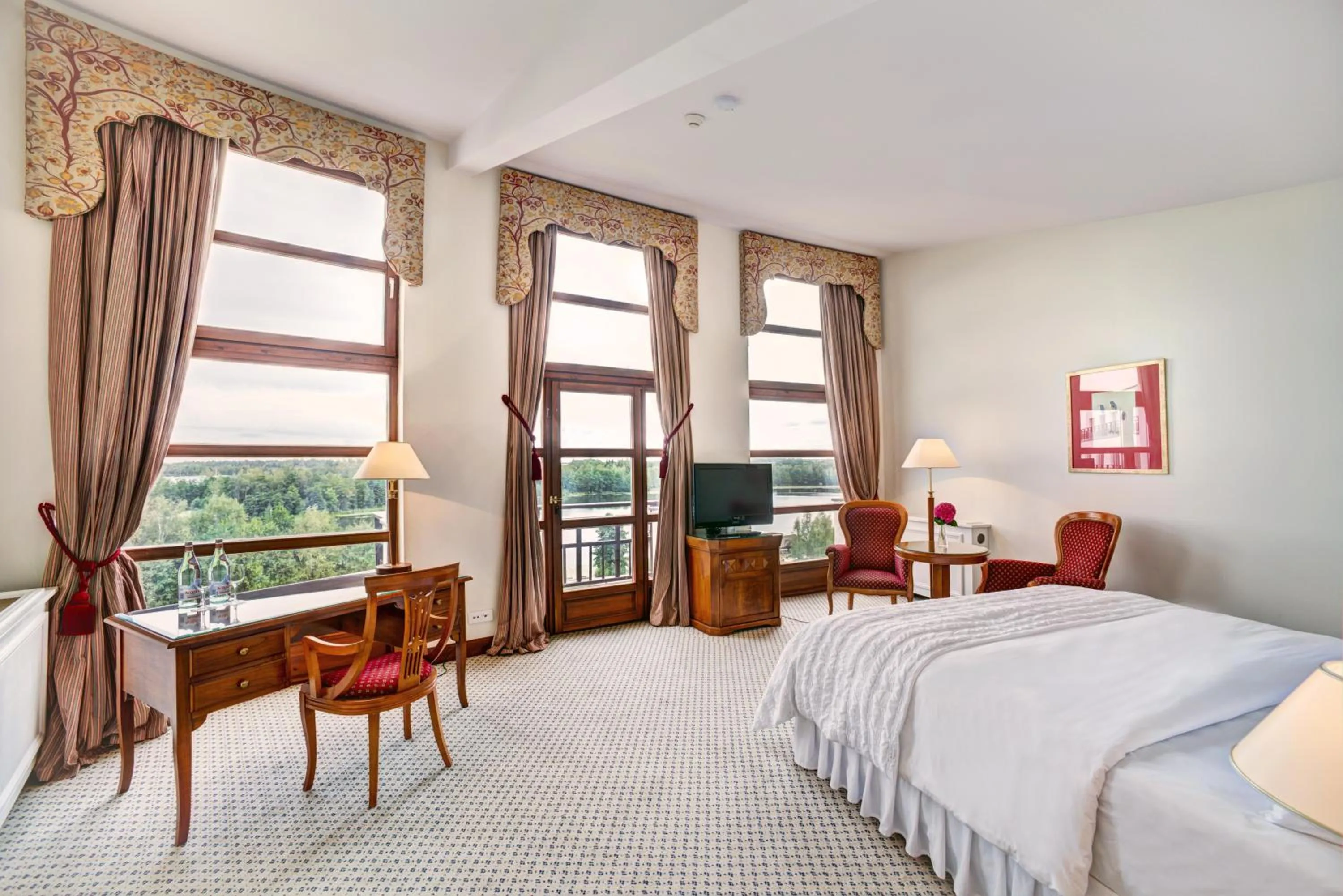 Photo of the whole room, Bed in Vilnius Grand Resort