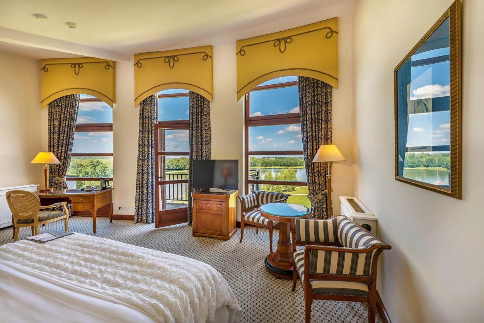 Seating area, Bed in Vilnius Grand Resort