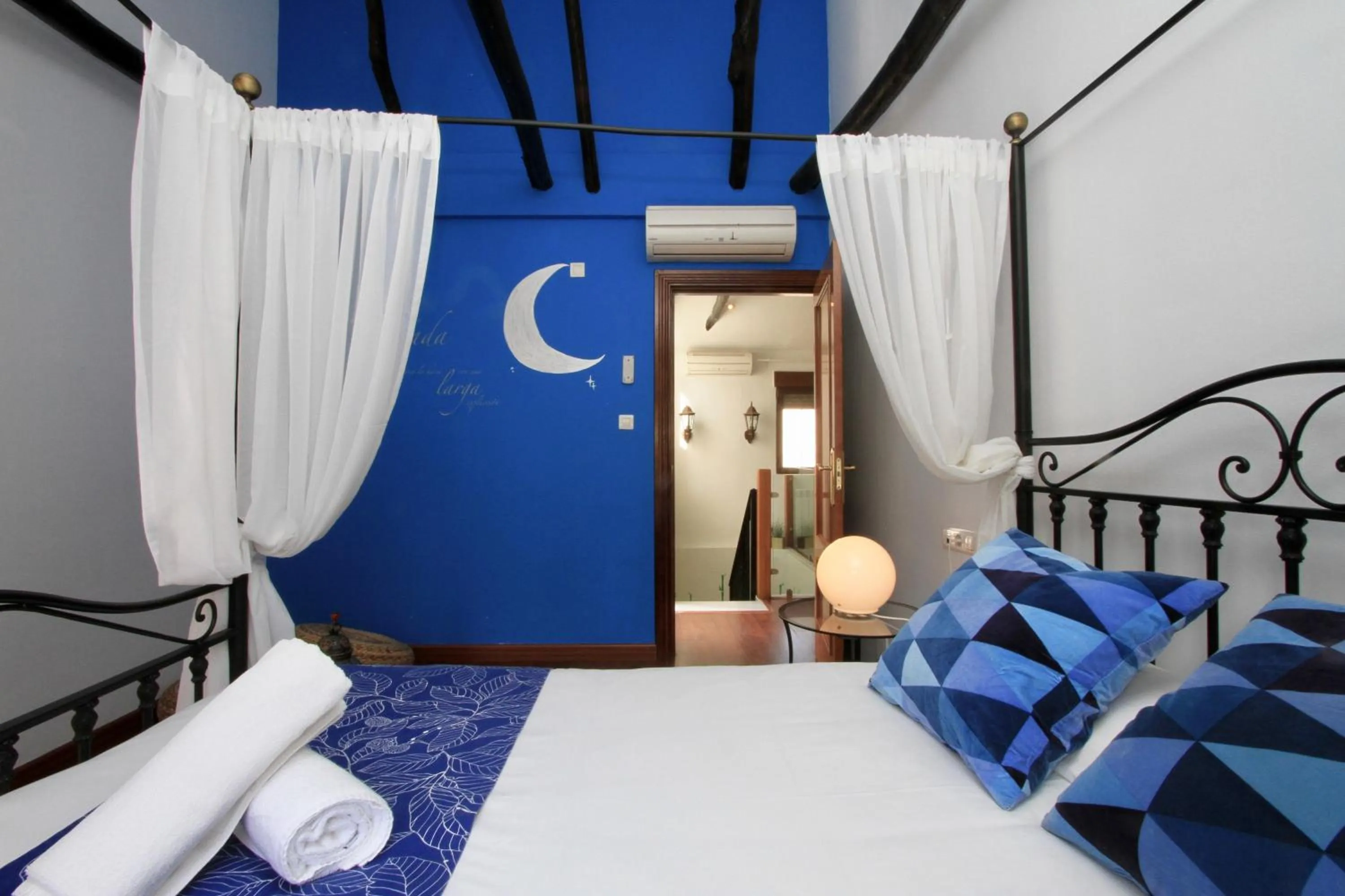 Bed in Apartamentos Nest Flats Paseo de los Tristes