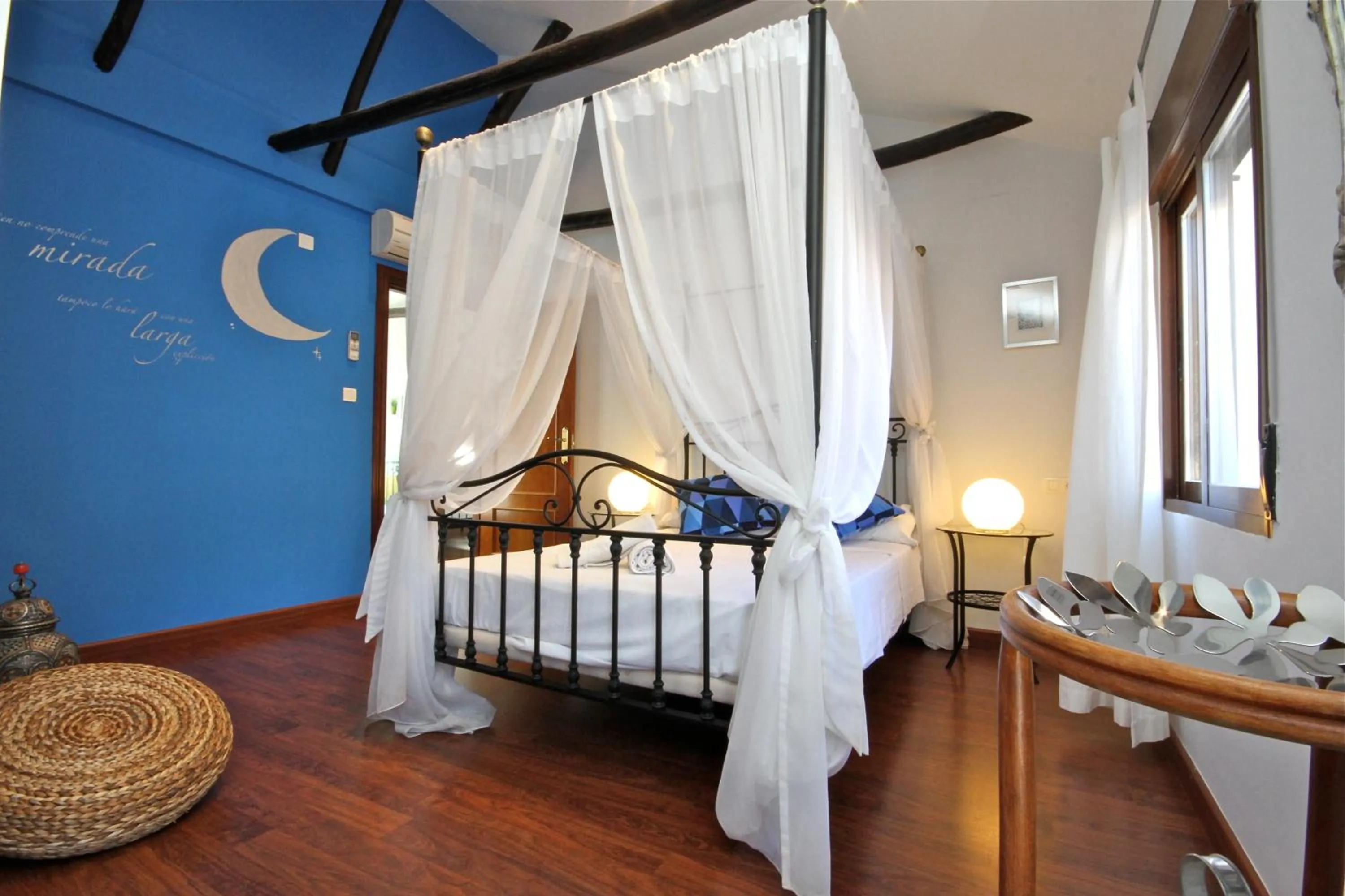 Bed in Apartamentos Nest Flats Paseo de los Tristes