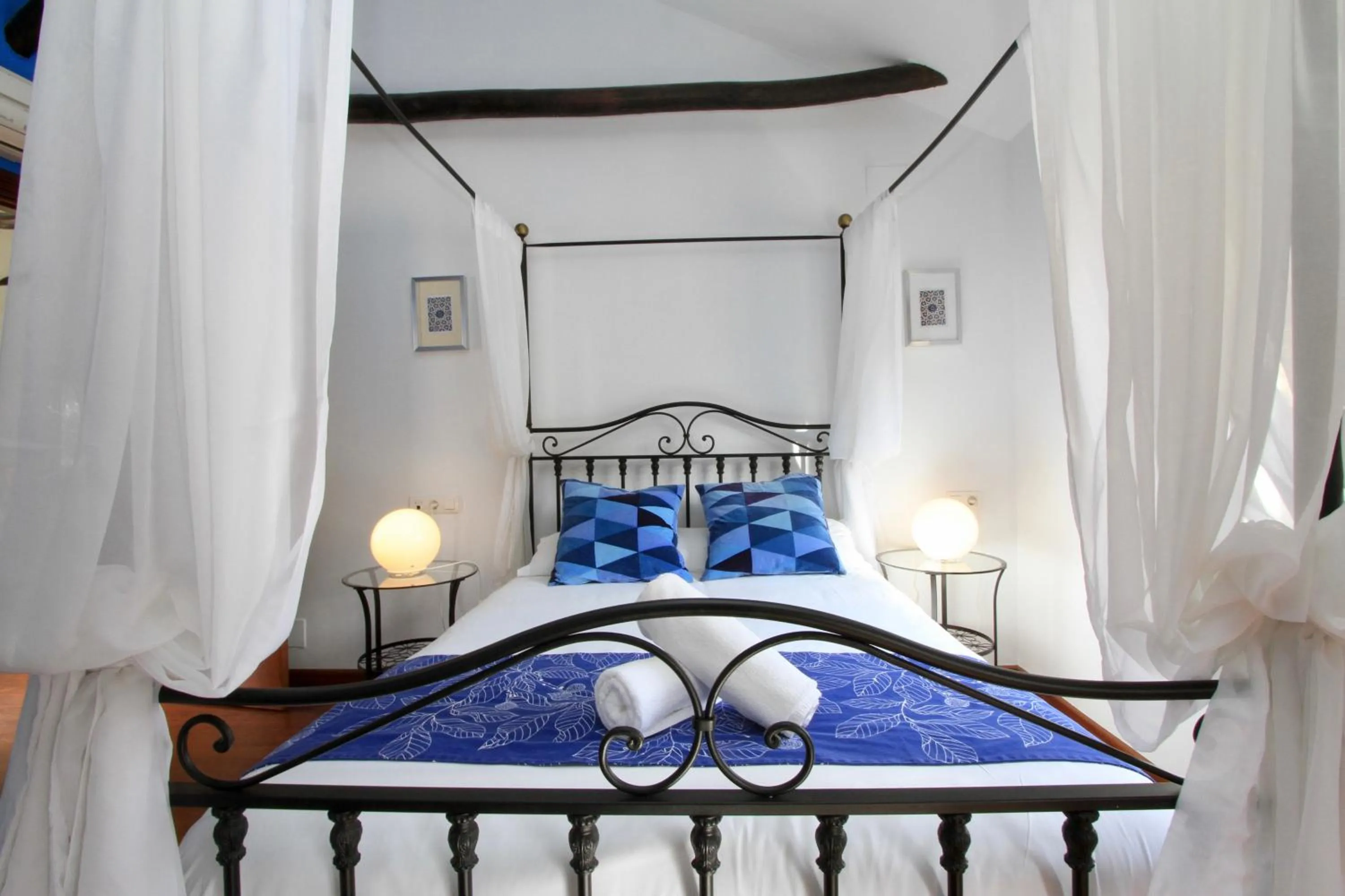 Bed in Apartamentos Nest Flats Paseo de los Tristes