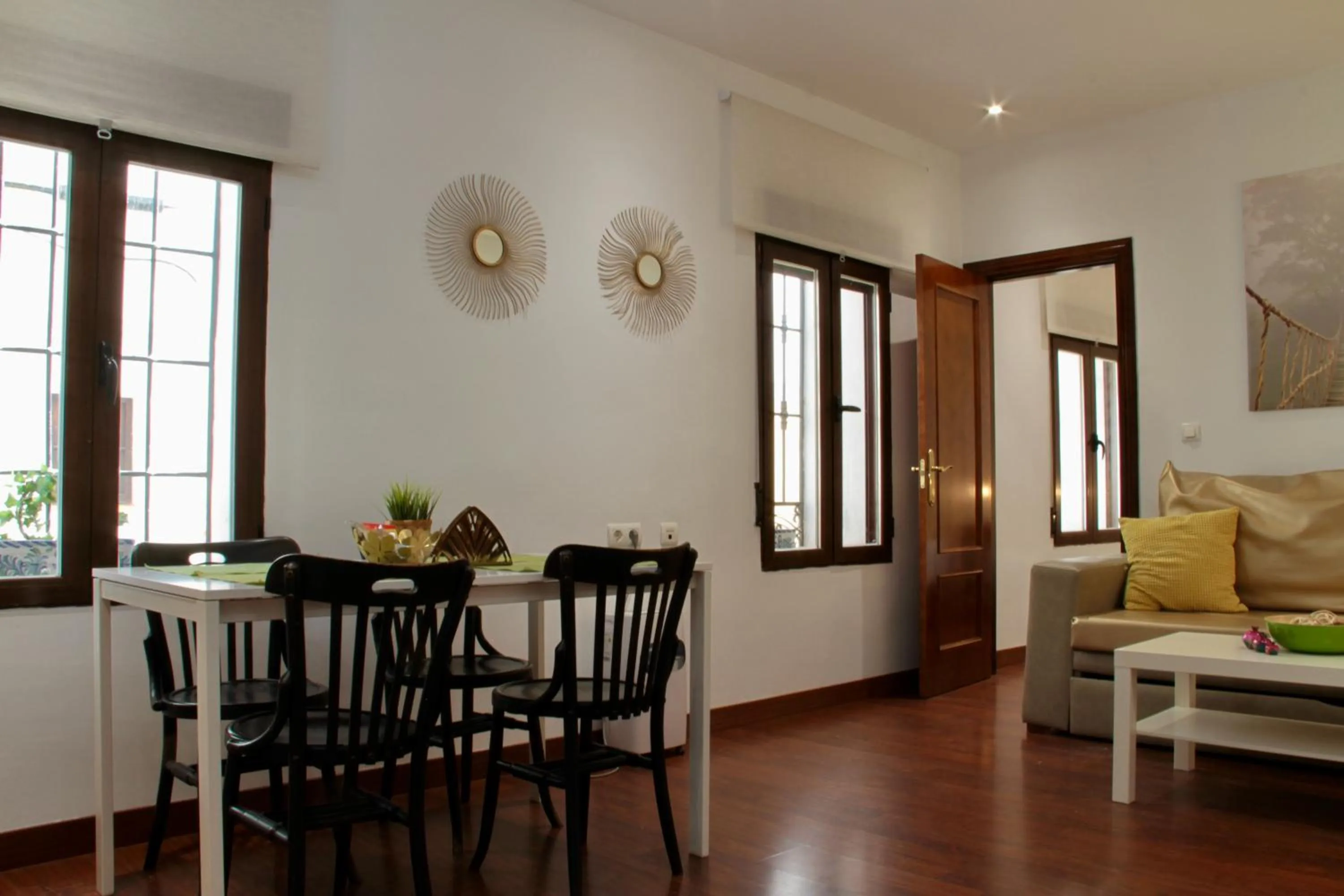 Dining area in Apartamentos Nest Flats Paseo de los Tristes