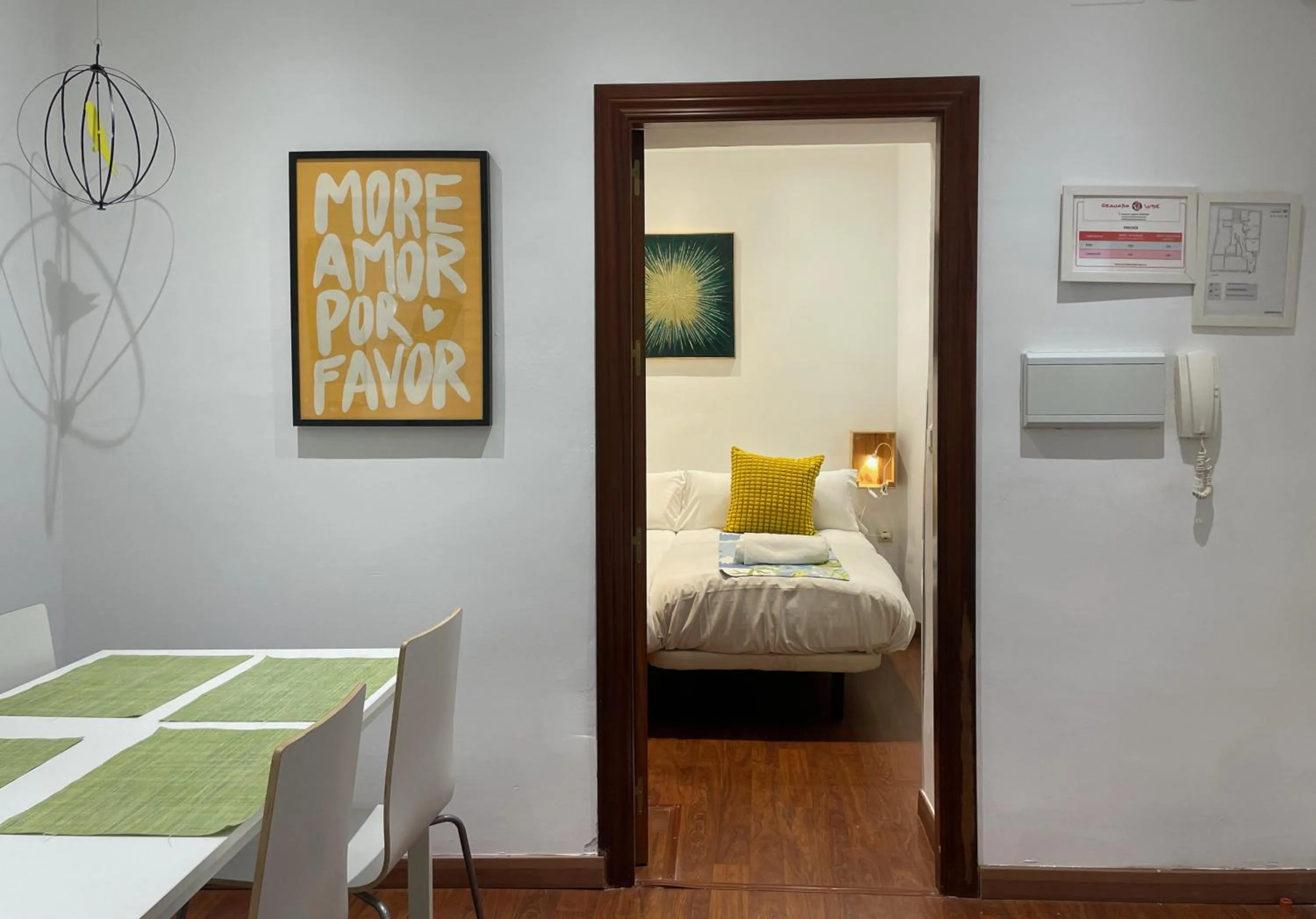 Bedroom, Bed in Apartamentos Nest Flats Paseo de los Tristes