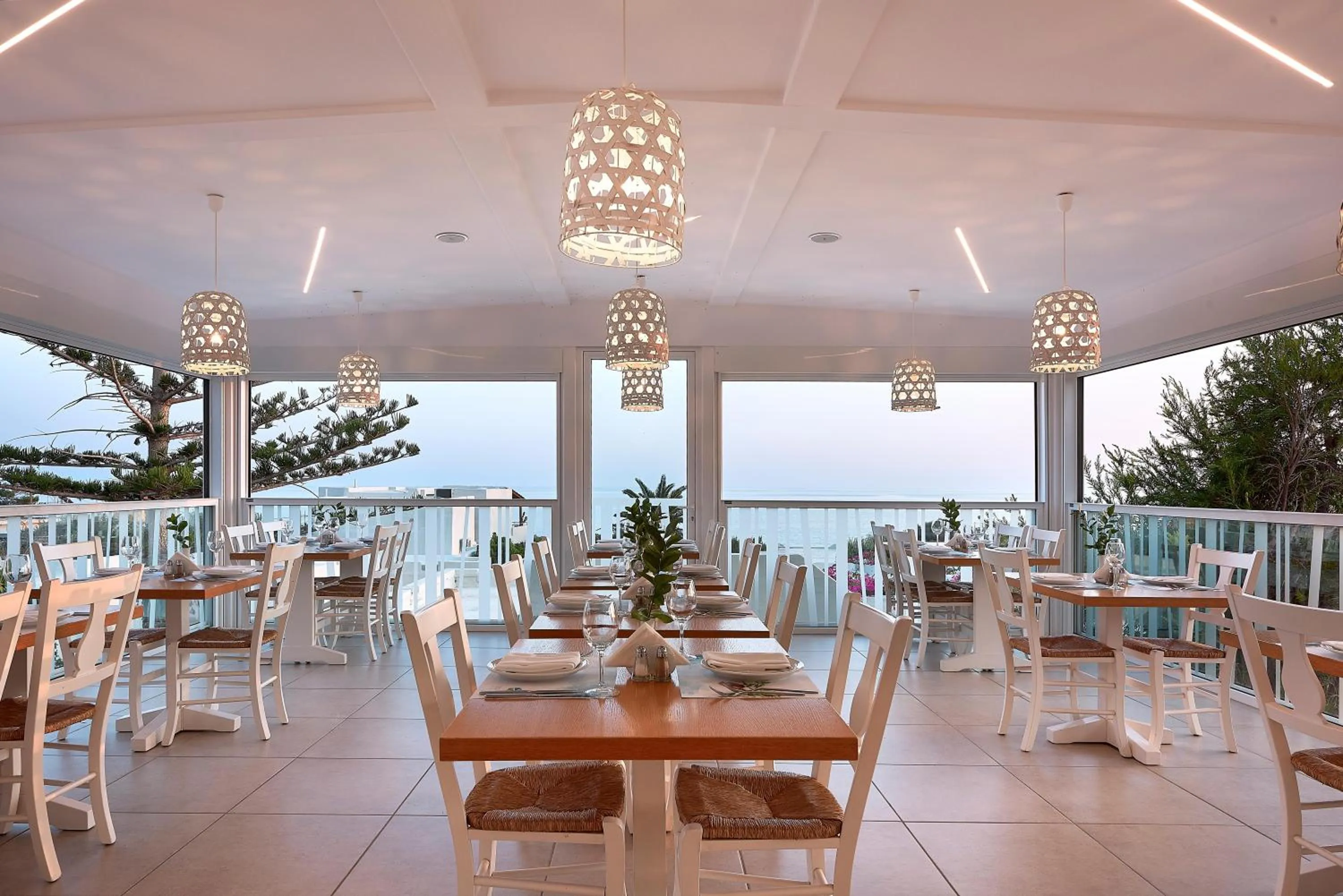 Restaurant/places to eat in Coriva Beach Hotel & Bungalows