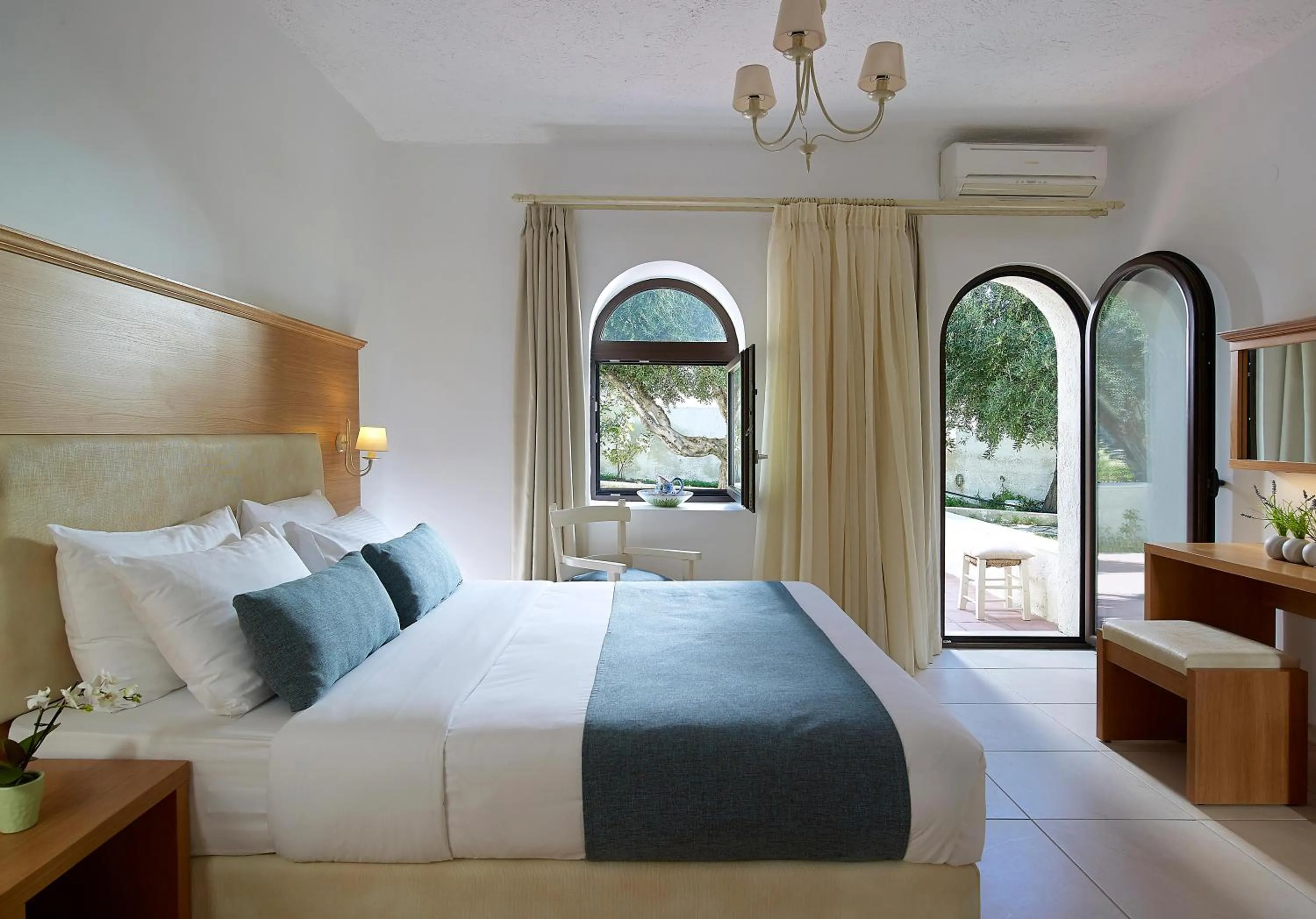 Photo of the whole room, Bed in Coriva Beach Hotel & Bungalows