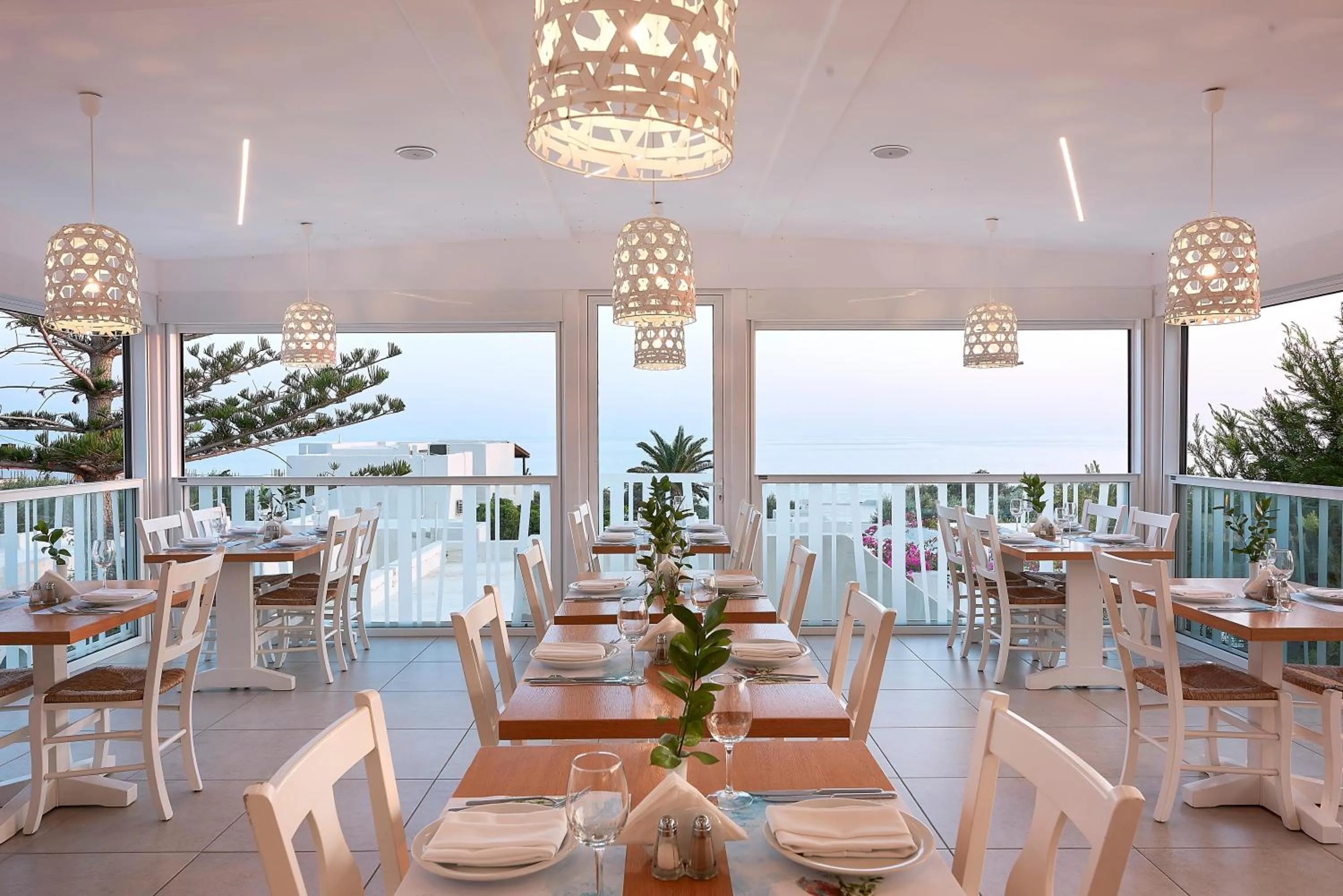 Restaurant/places to eat in Coriva Beach Hotel & Bungalows