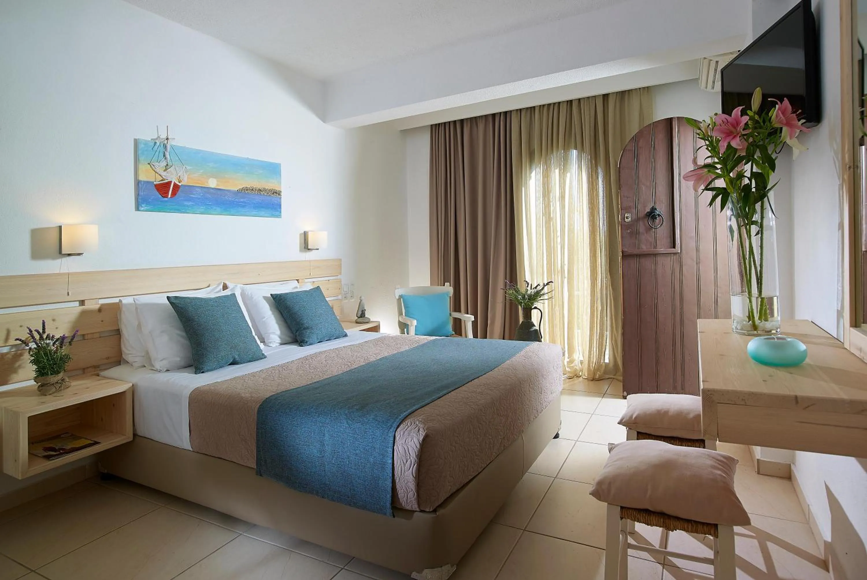 Photo of the whole room, Bed in Coriva Beach Hotel & Bungalows