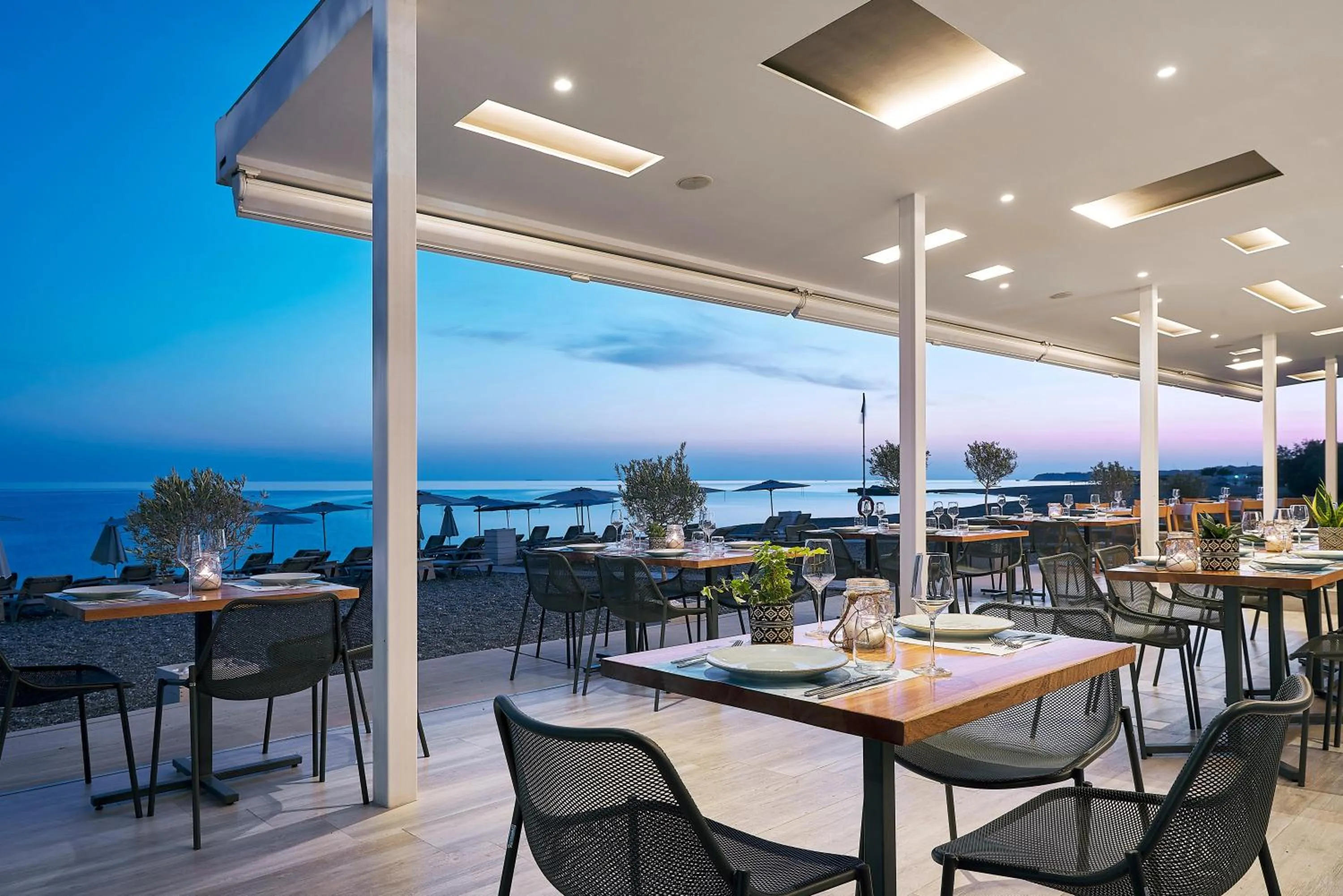 Restaurant/places to eat in Coriva Beach Hotel & Bungalows